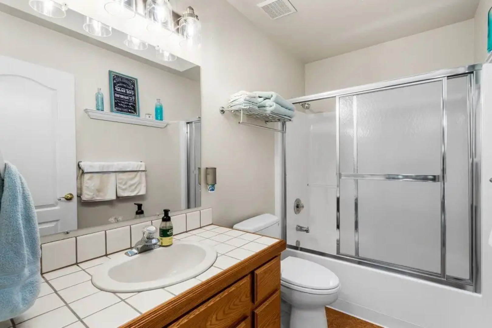 The Gathering Place - 2-Level Home with Game Room by Yosemite Region Resorts