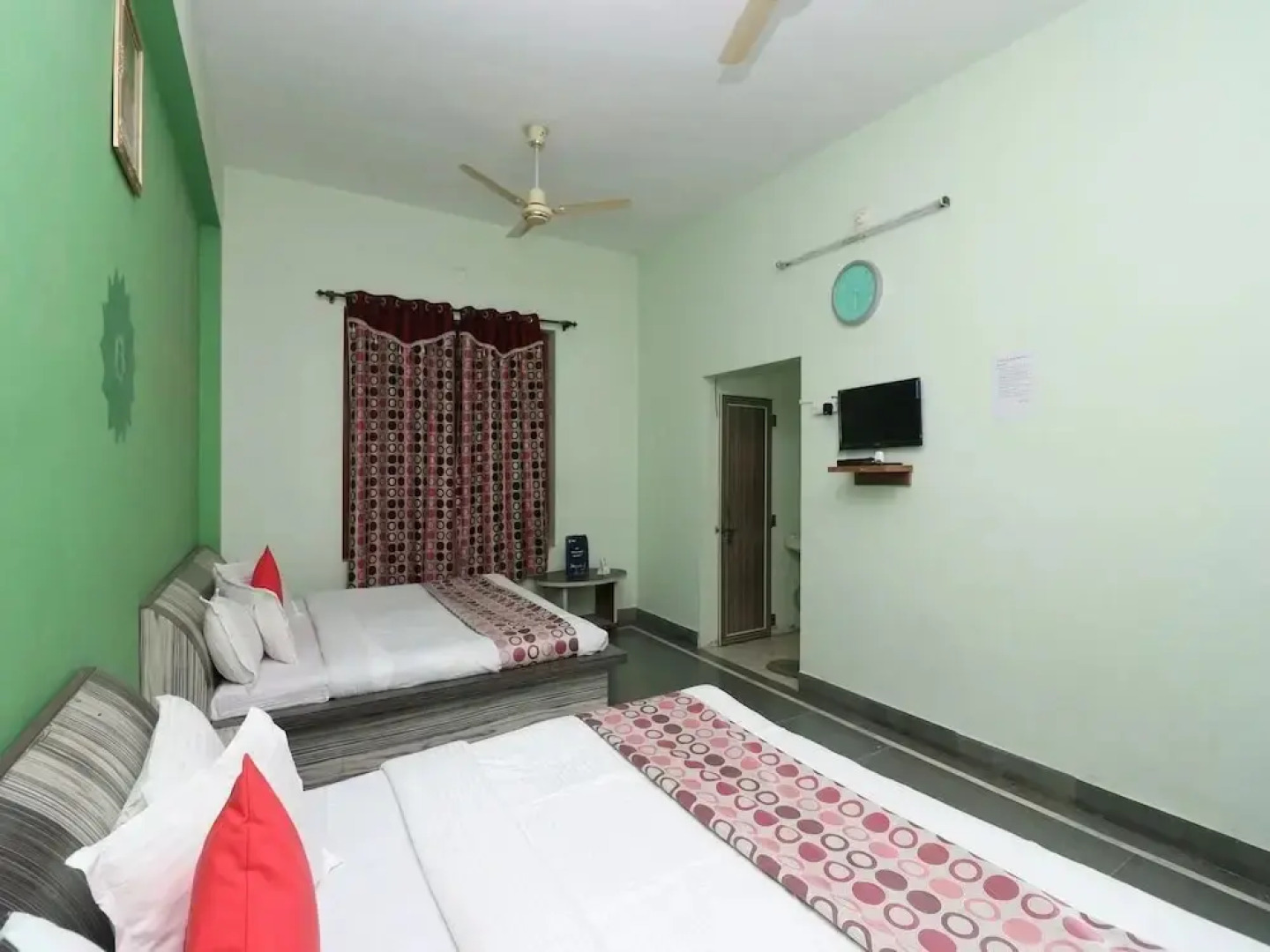 OYO 22644 Bhagat Palace