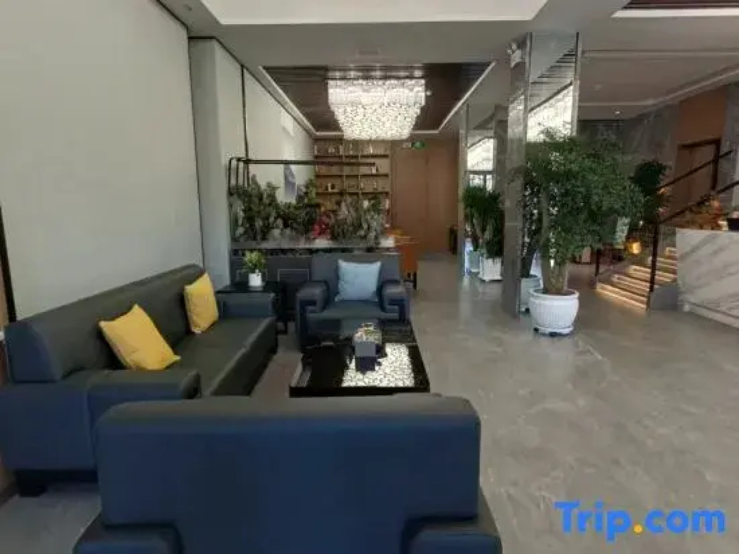 Tianzhuyuan Intelligent Hotel (Baiyin Jingtai People's Cultural Square Railway Station)