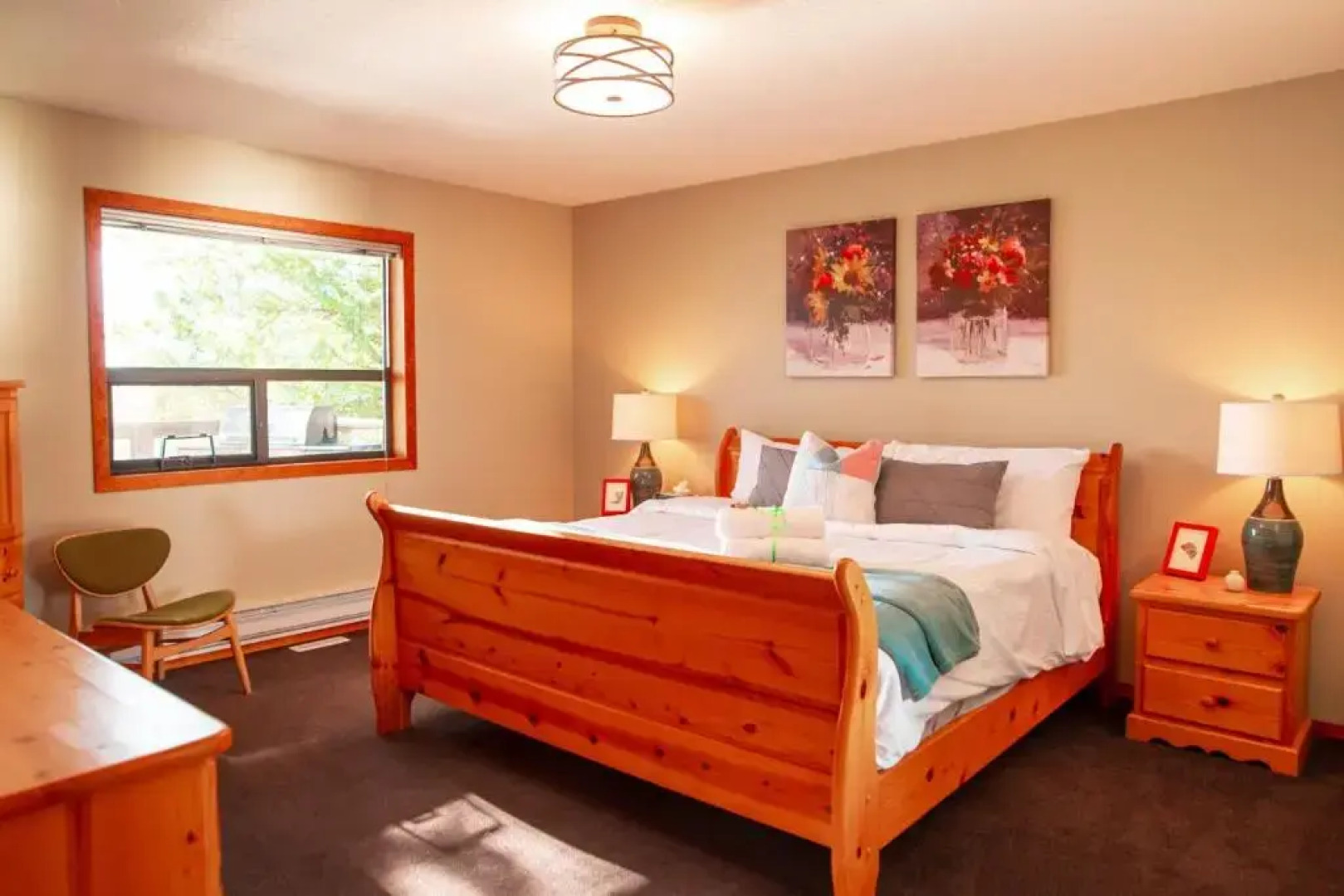 The Overlook, Luxury Lakeside Home with Dock