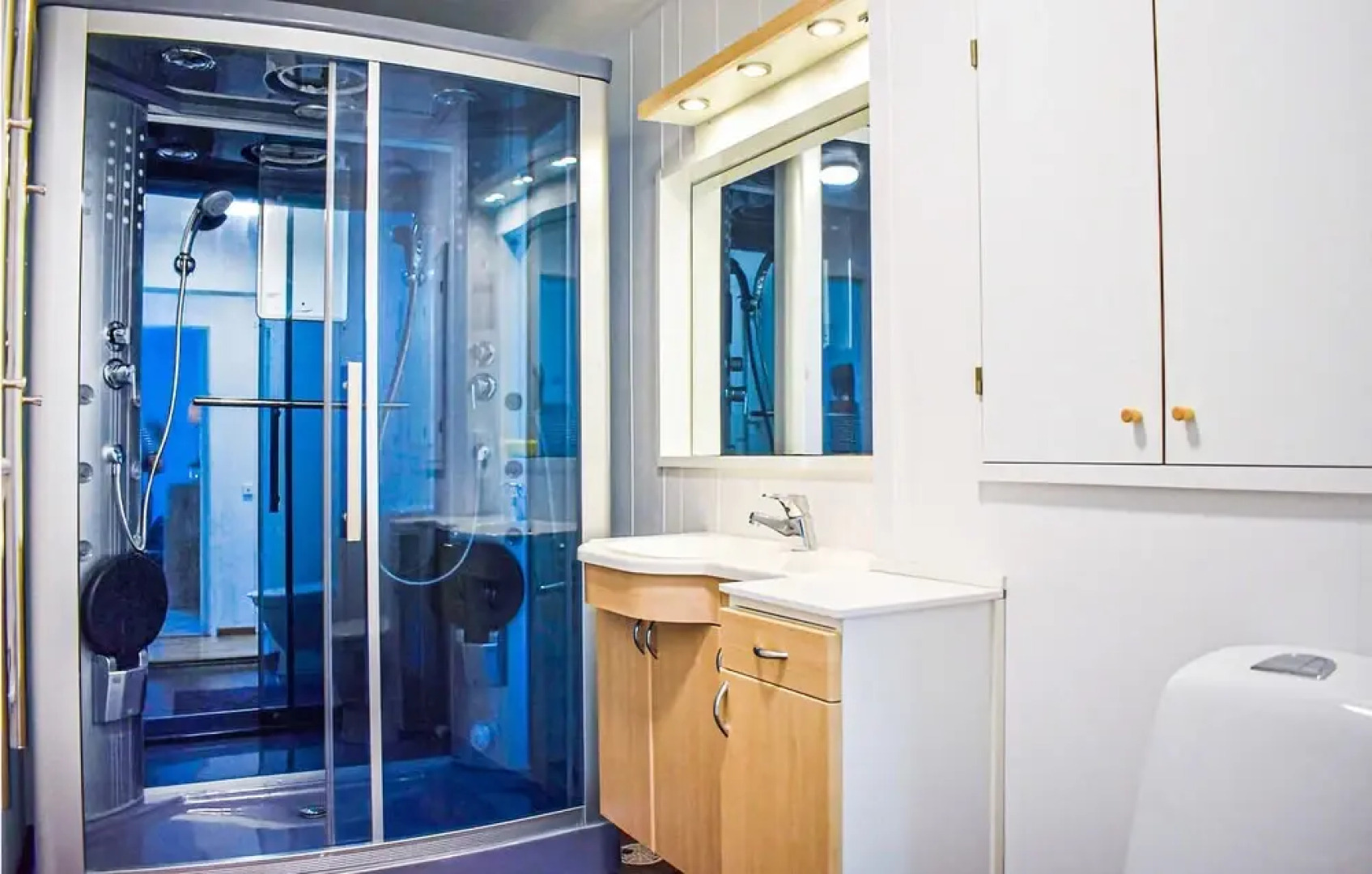 Stunning Home in Listerby With 5 Bedrooms and Wifi