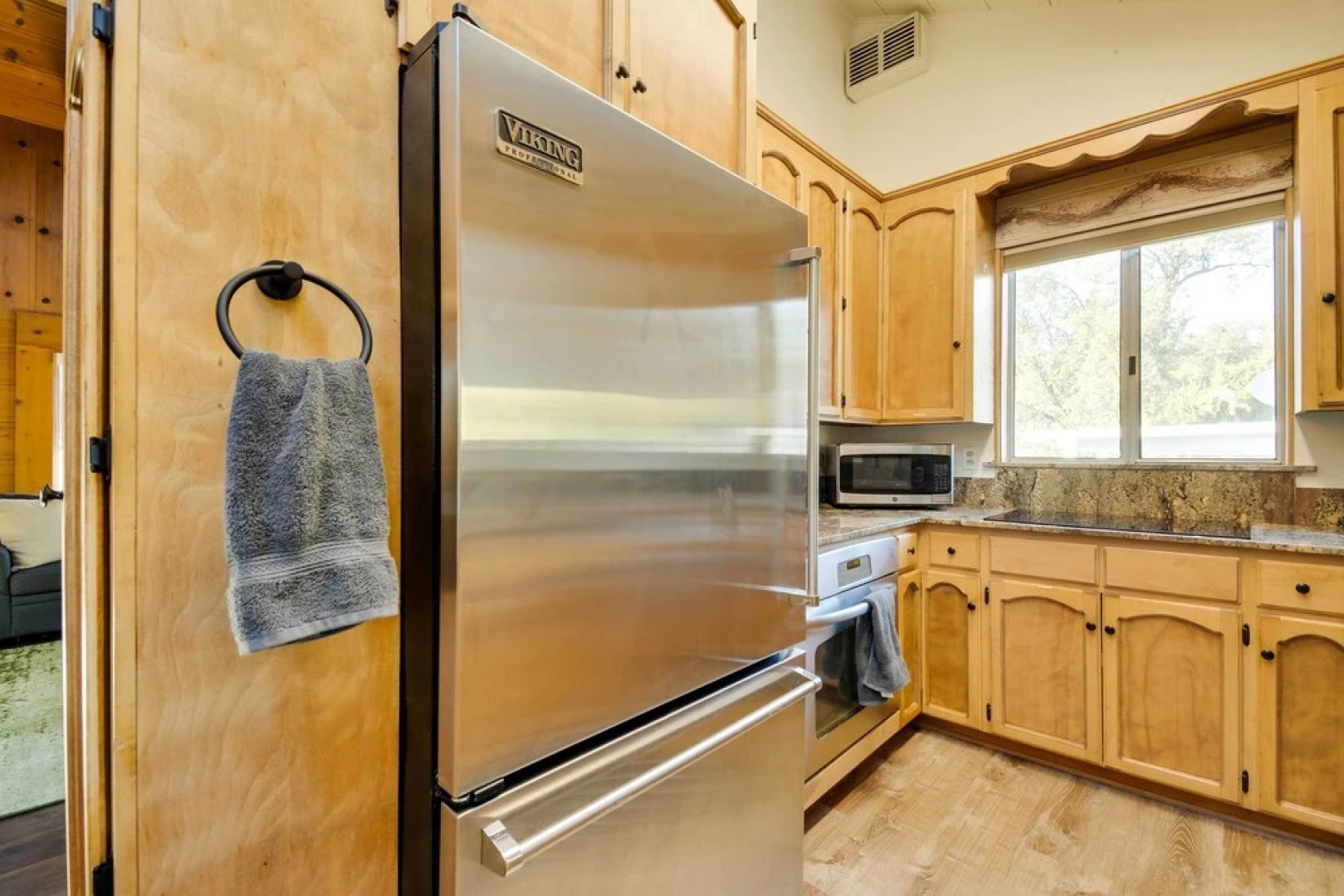 Waterfront Mariposa Vacation Rental w/ Hot Tub