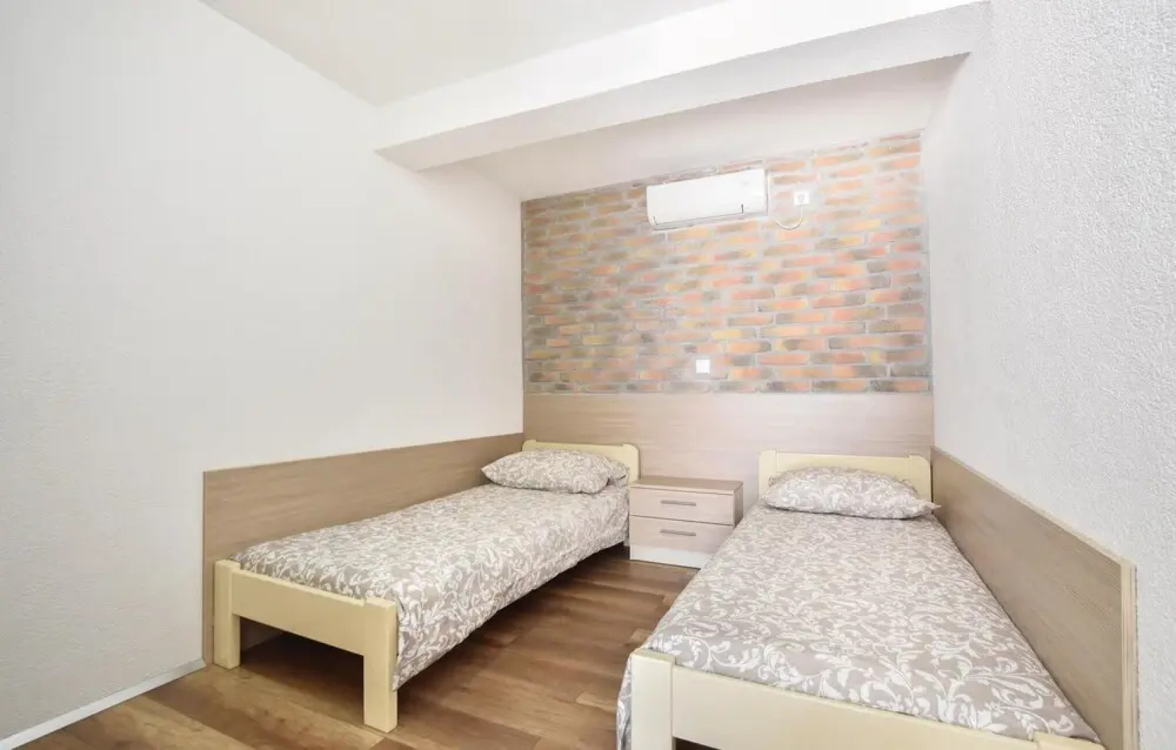 Awesome Home in Seget Gornji With Sauna, Wifi and 8 Bedrooms