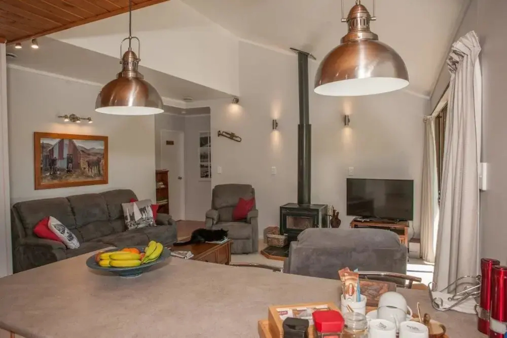 Abundante B&B on 8 Marlowe