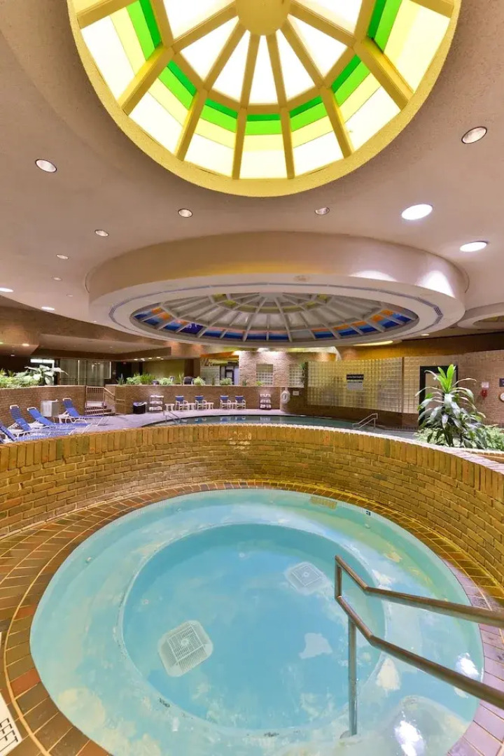 Edward Hotel & Convention Center