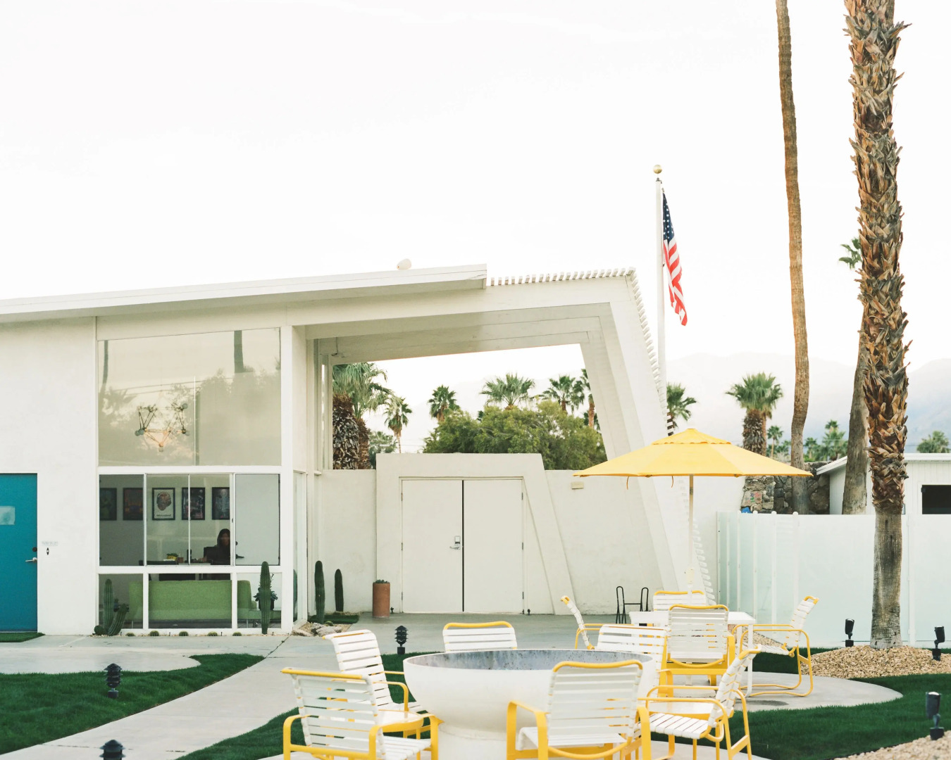 The Monkey Tree by AvantStay – Mid-Century Modern Oasis with Pool