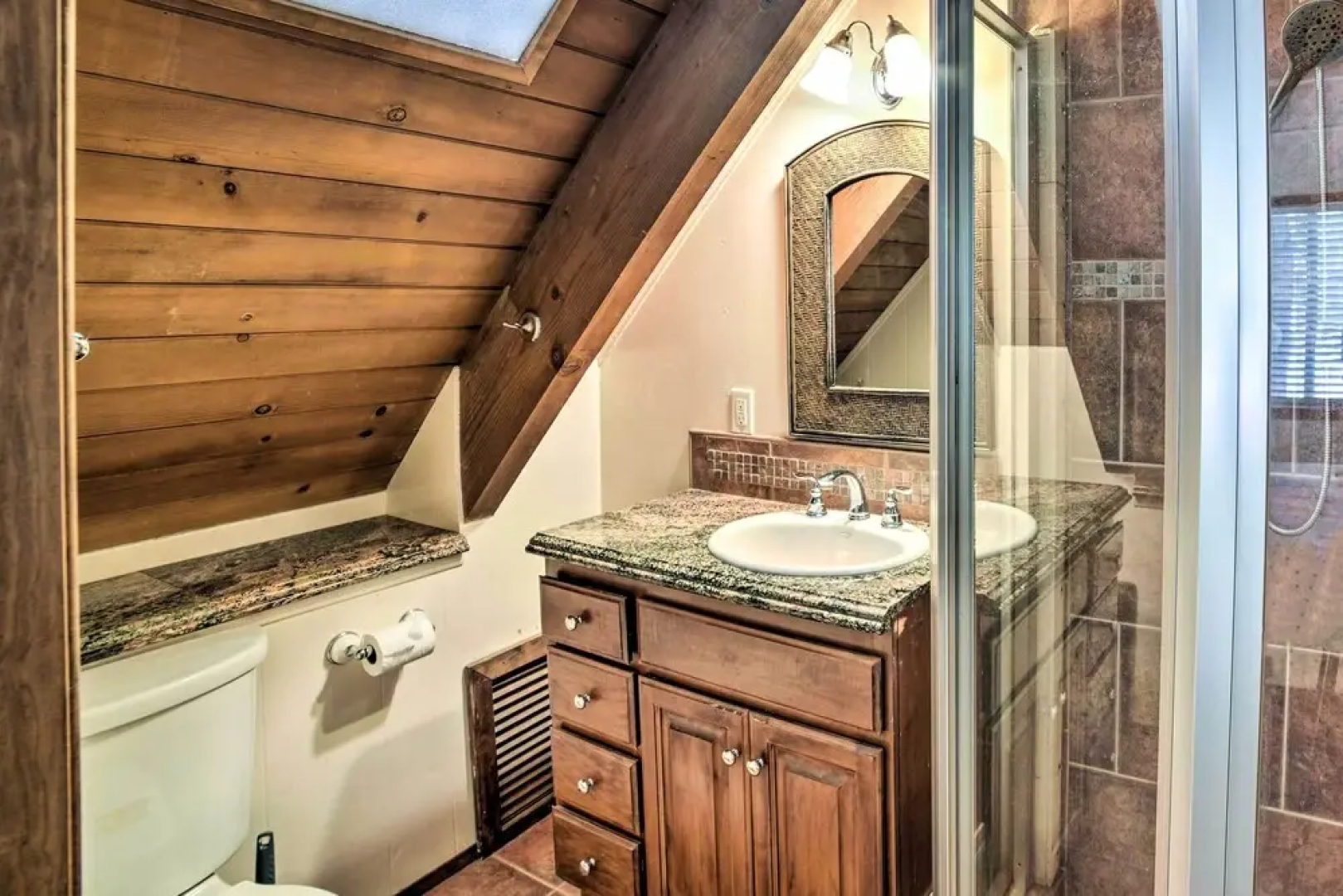 Cozy Cabin ~ 3 Mi to Lake Arrowhead Village