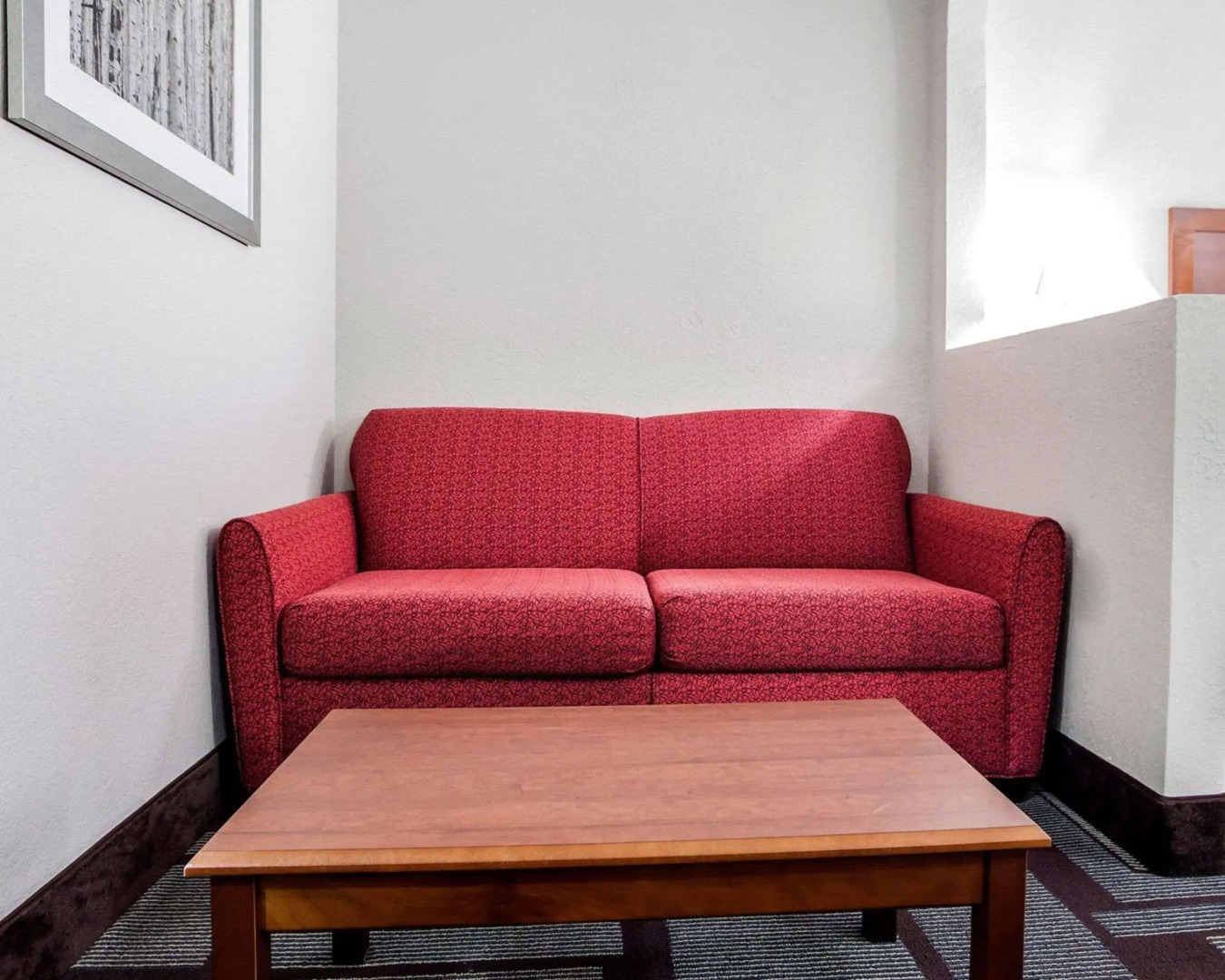 Suburban Studios Kansas City Airport North