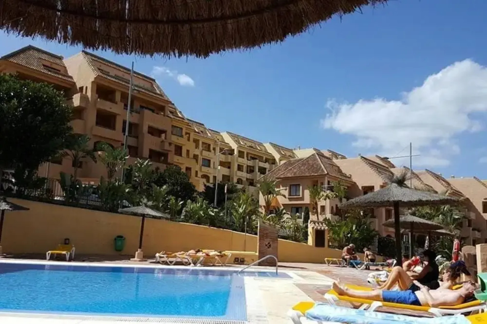 Luxury 2 Bed Penthouse Apt With 5 Swimming Pools