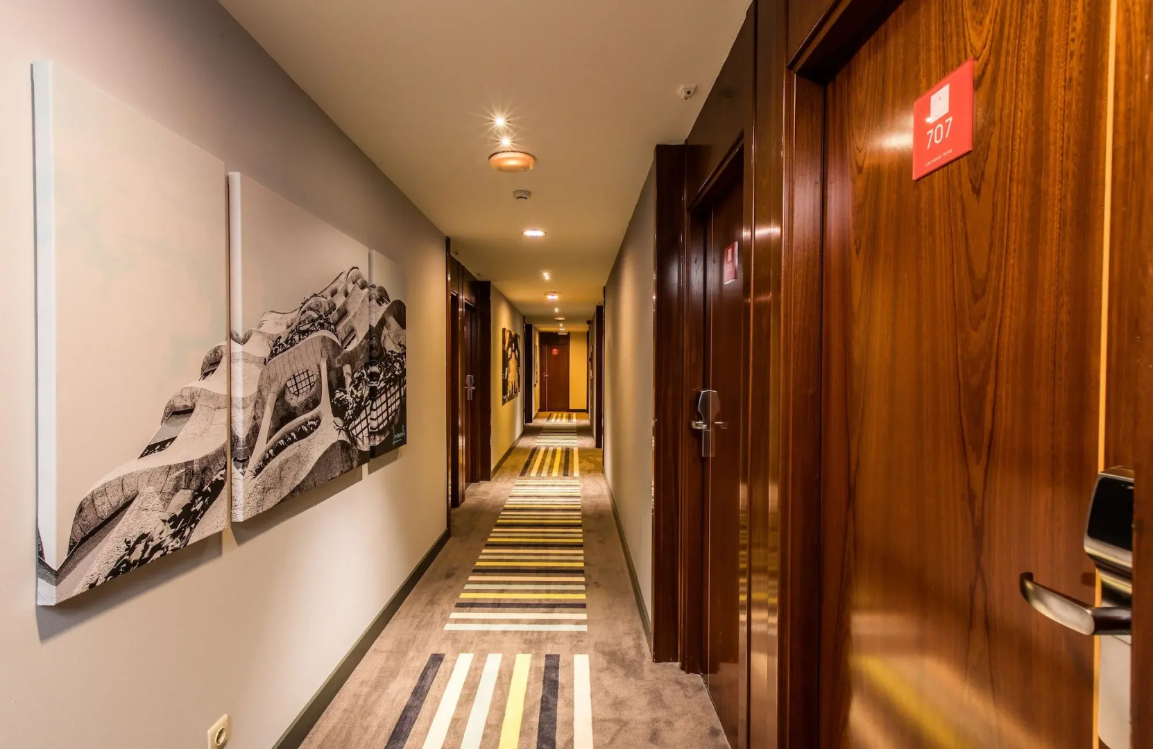 Отель Leonardo Hotel Barcelona Gran Via