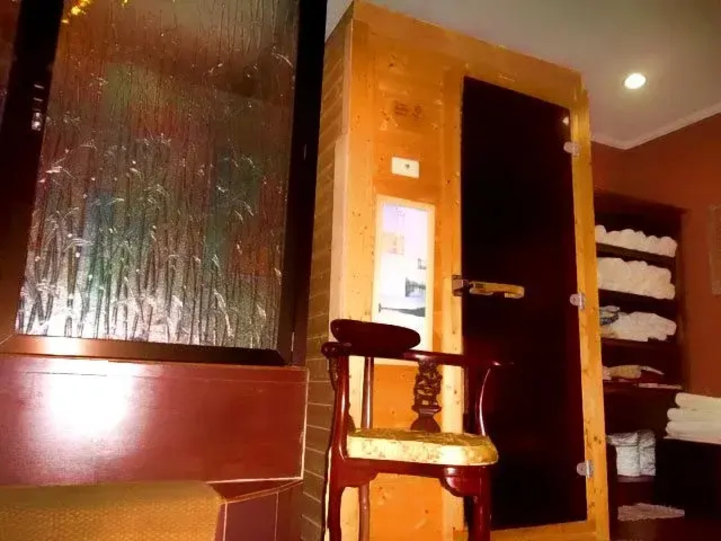 Advianne's Cafe, Hotel, and Restaurant