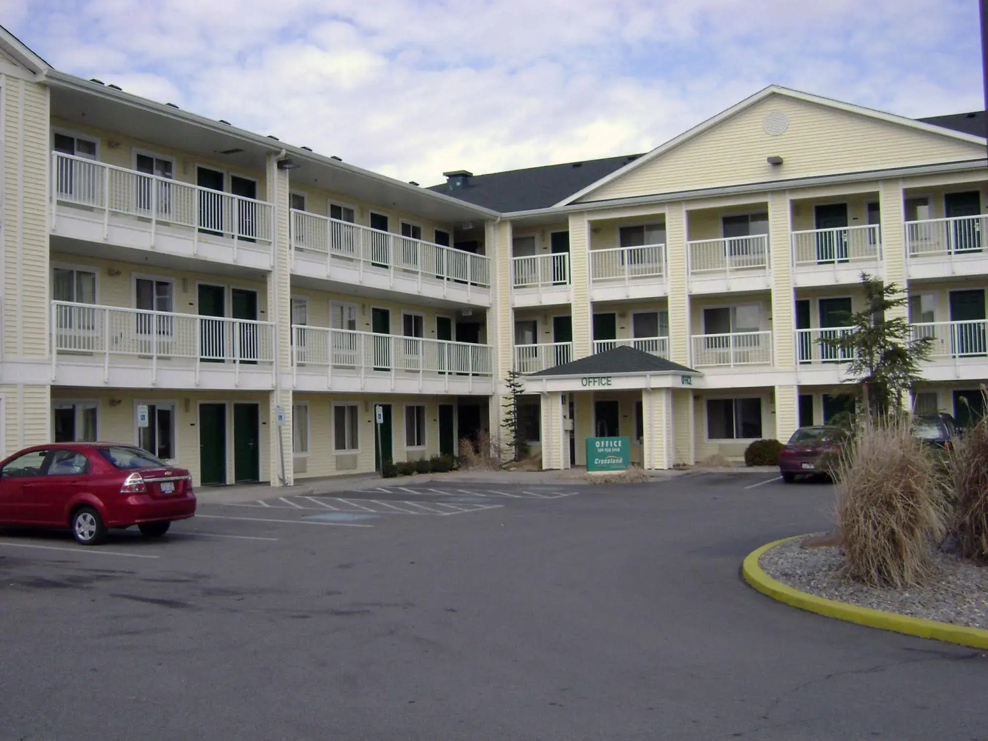 HomeTowne Studios by Red Roof Spokane - Valley