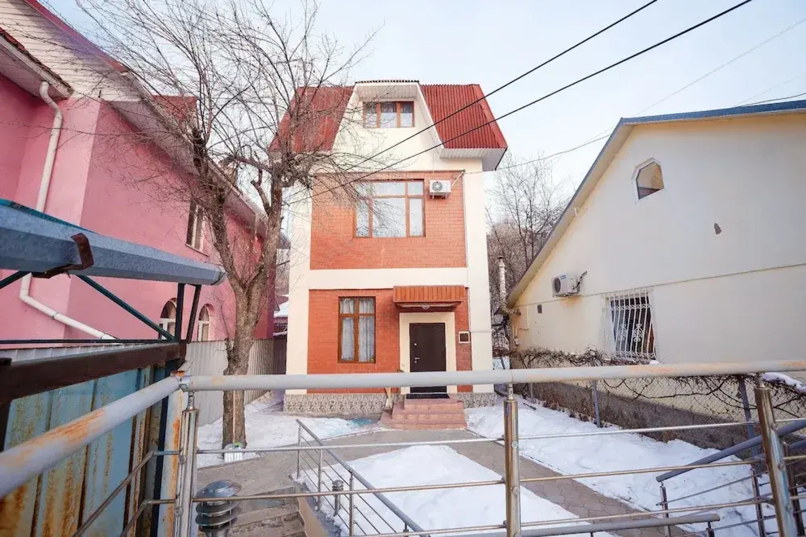 Mountain Road Hostel