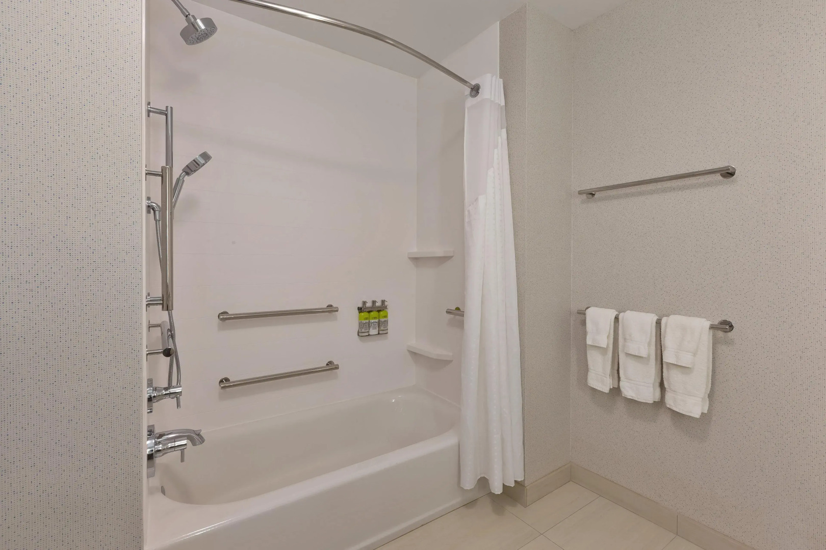 Holiday Inn Express & Suites Milan – Sandusky Area by IHG