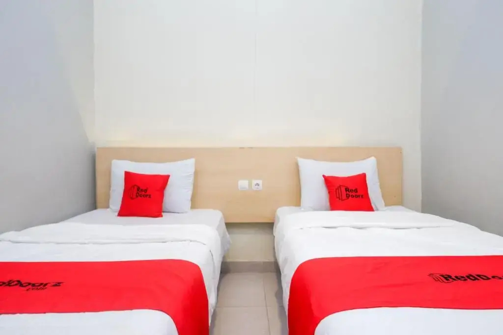 RedDoorz near Stasiun Batang
