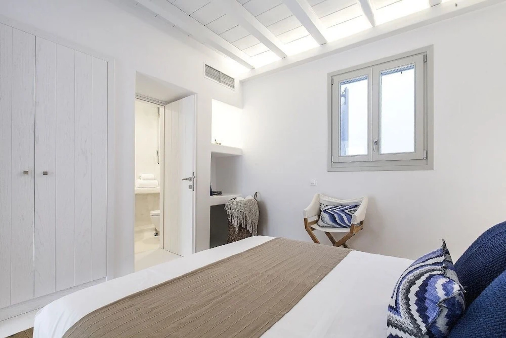 Villa Blue - White by Thea-concept