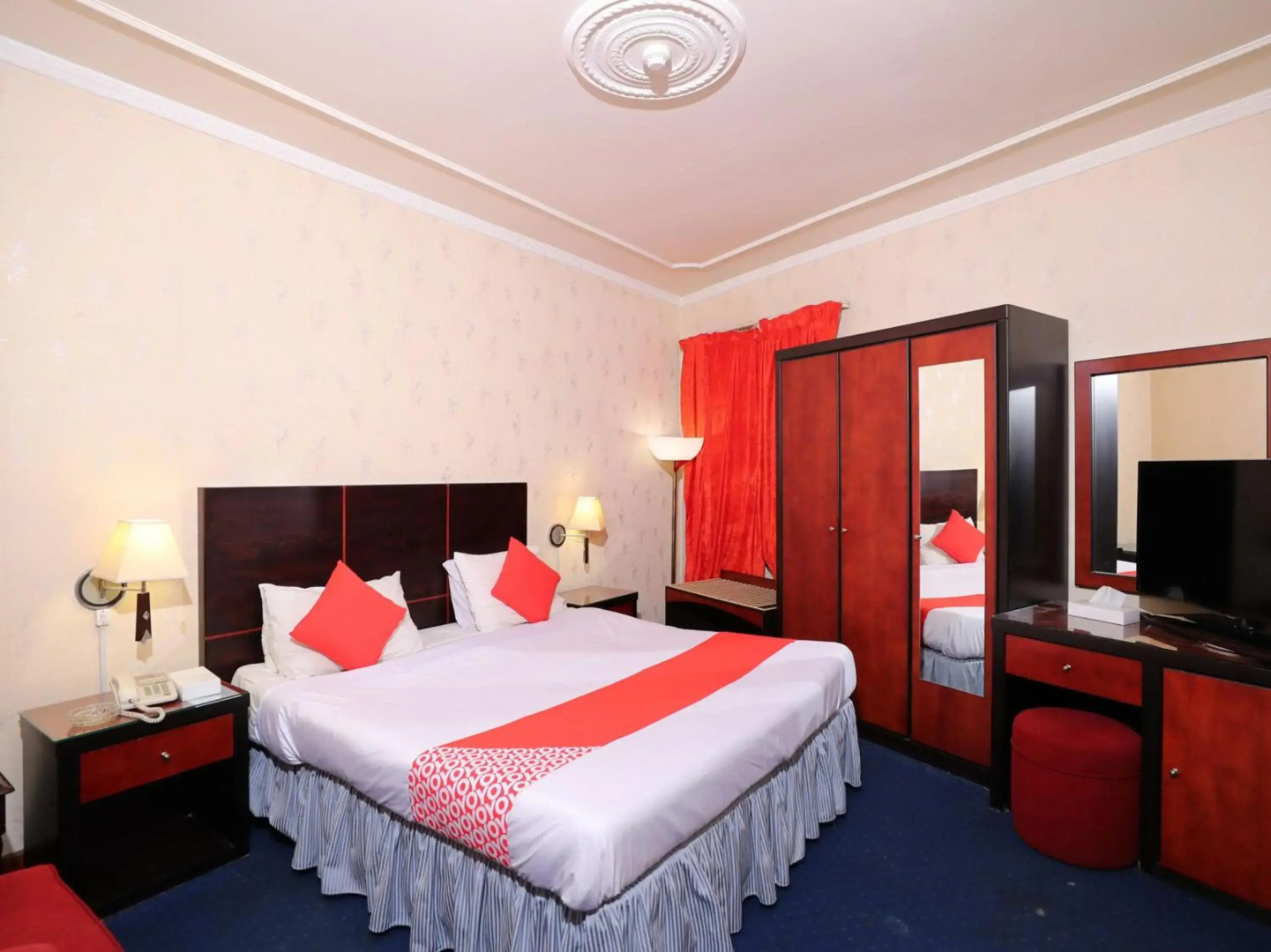 OYO 112 Semiramis Hotel