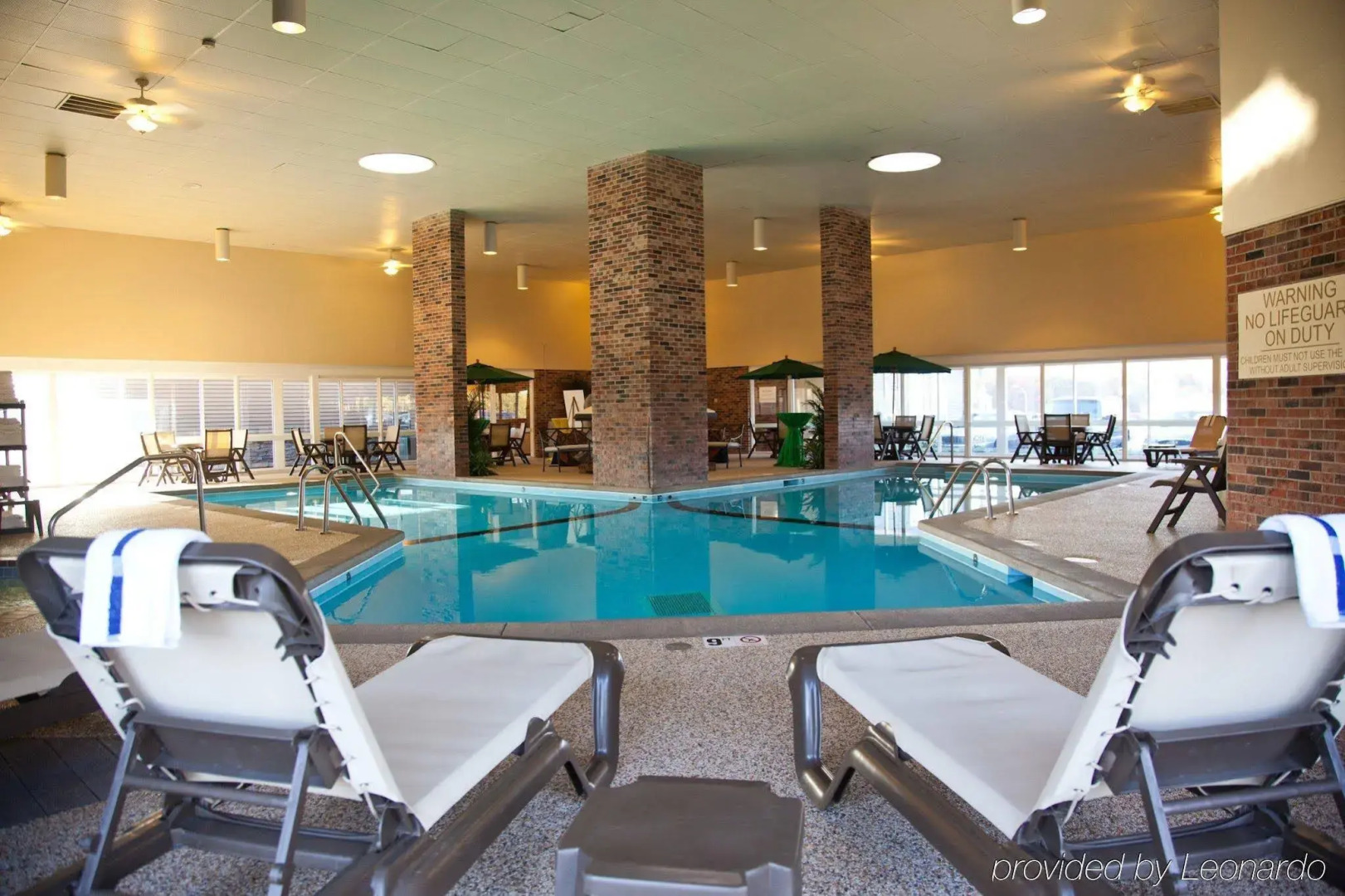 Country Inn & Suites by Radisson, Woodbury, MN