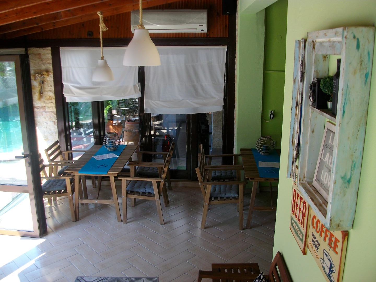 Pella House Studios & Apartments