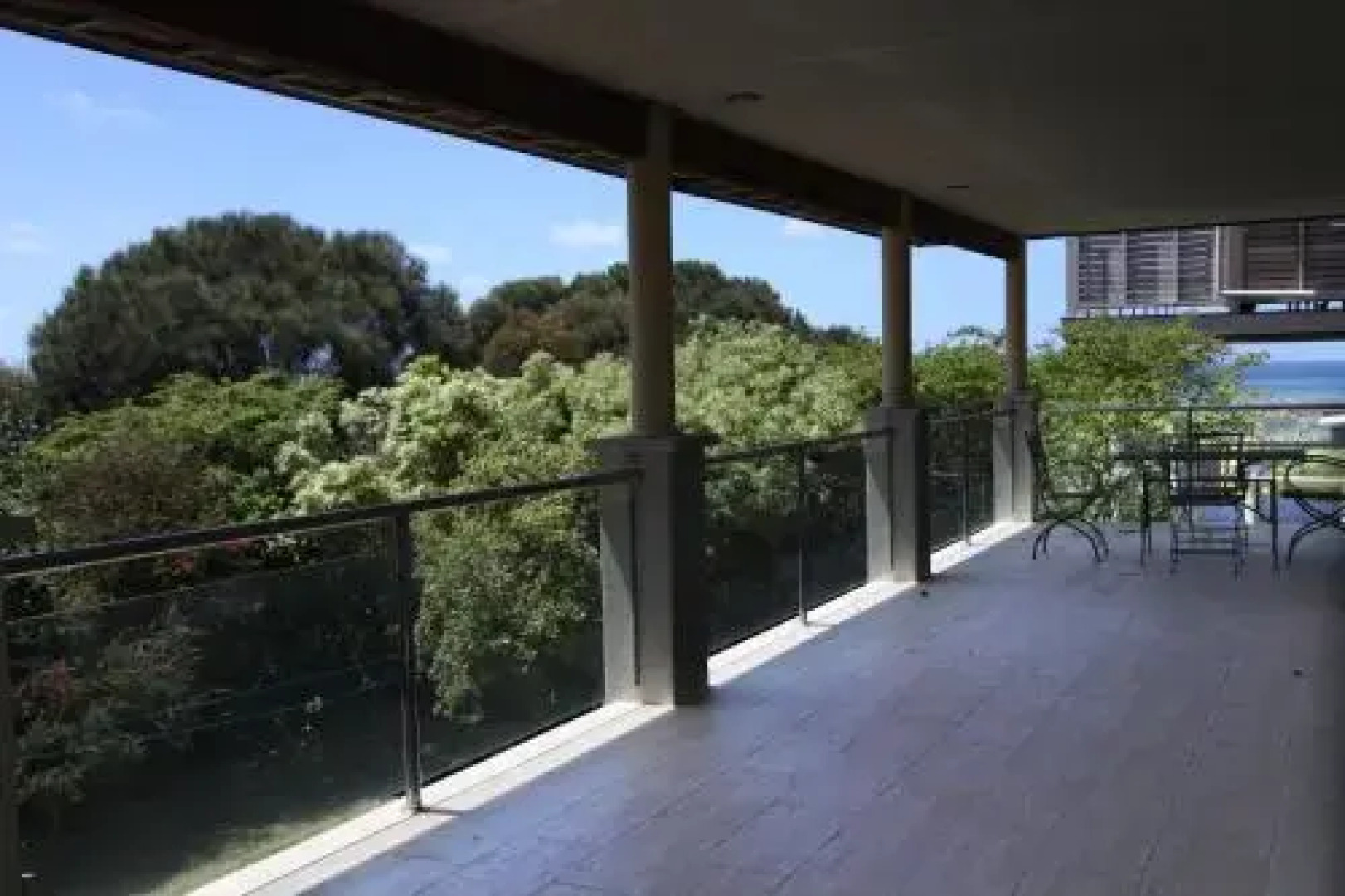 Beachside Entertainer