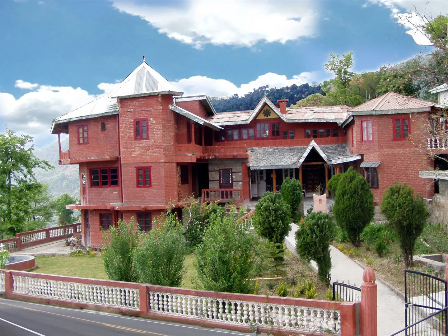 WelcomHeritage Grace Hotel