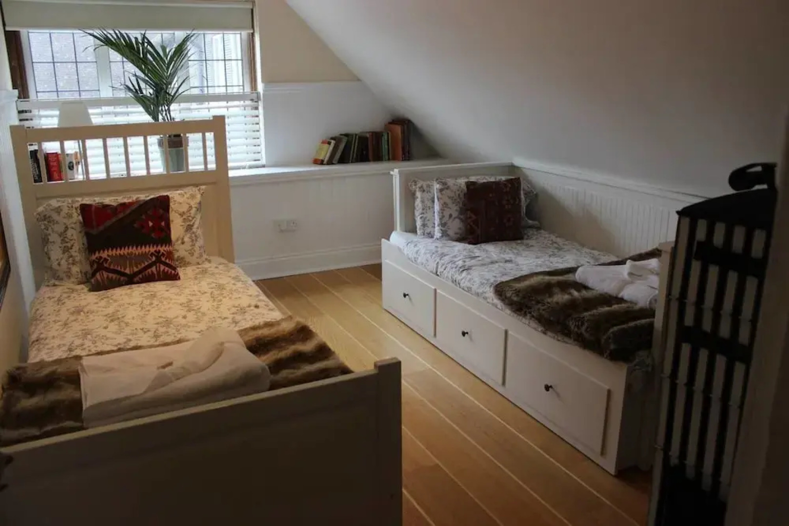 Garden House / 5-bed Home on Osea Island, Essex