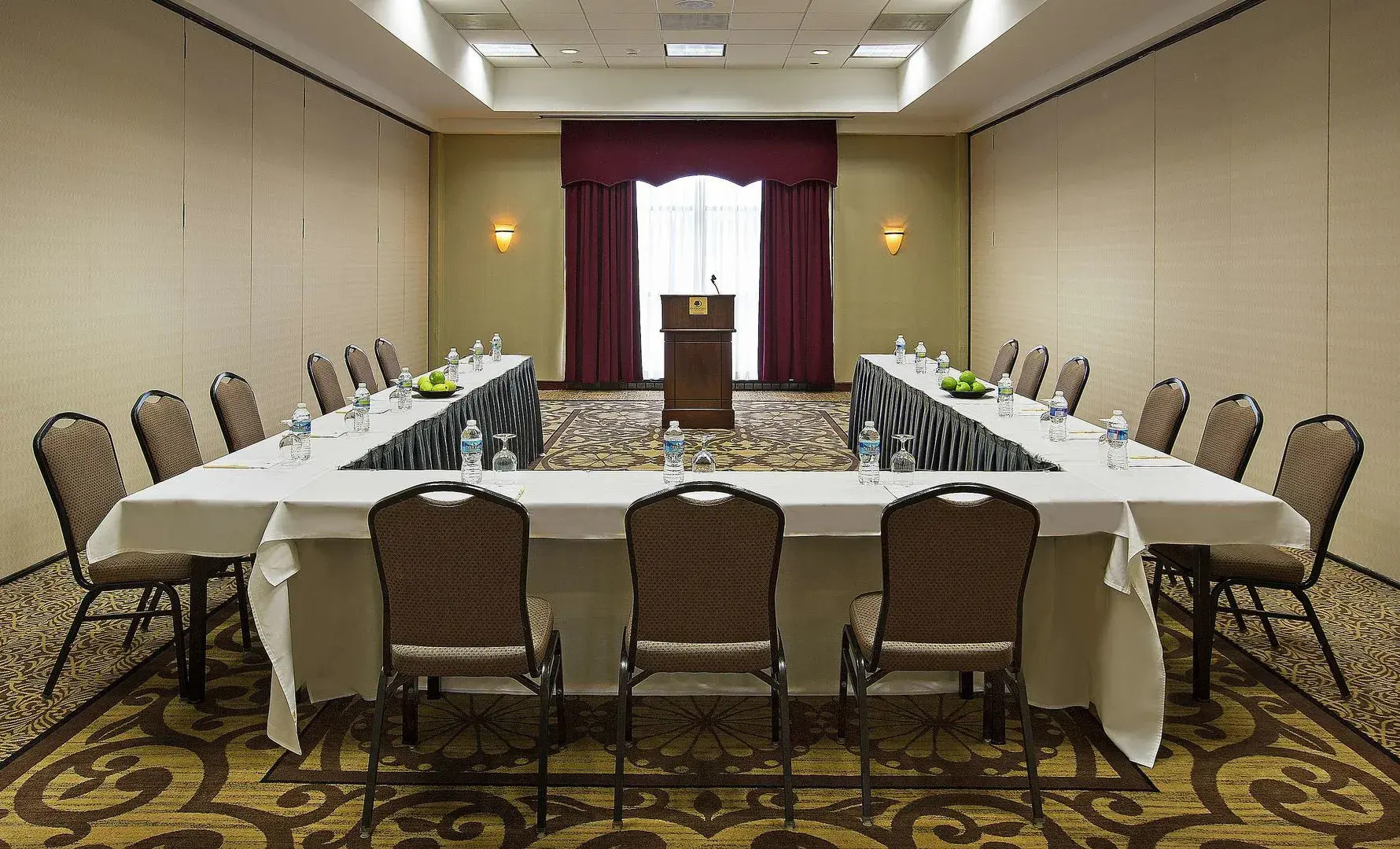 DoubleTree by Hilton Charlotte Airport