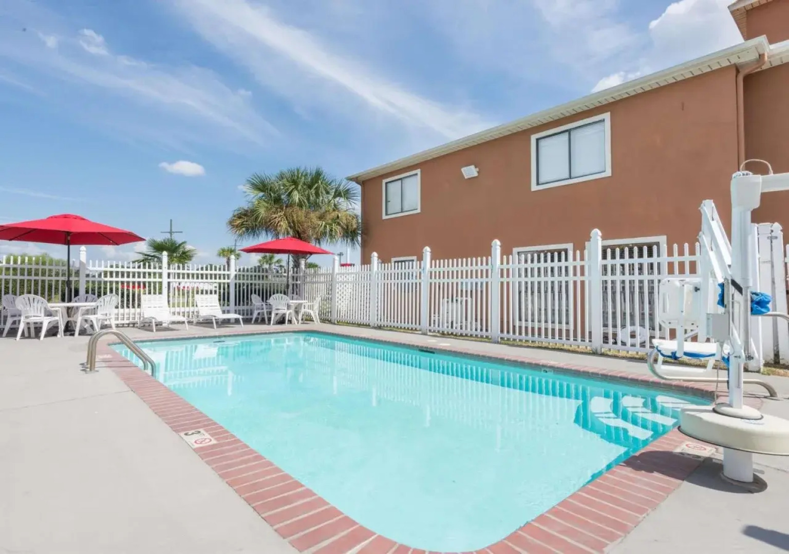 Days Inn by Wyndham Sulphur LA