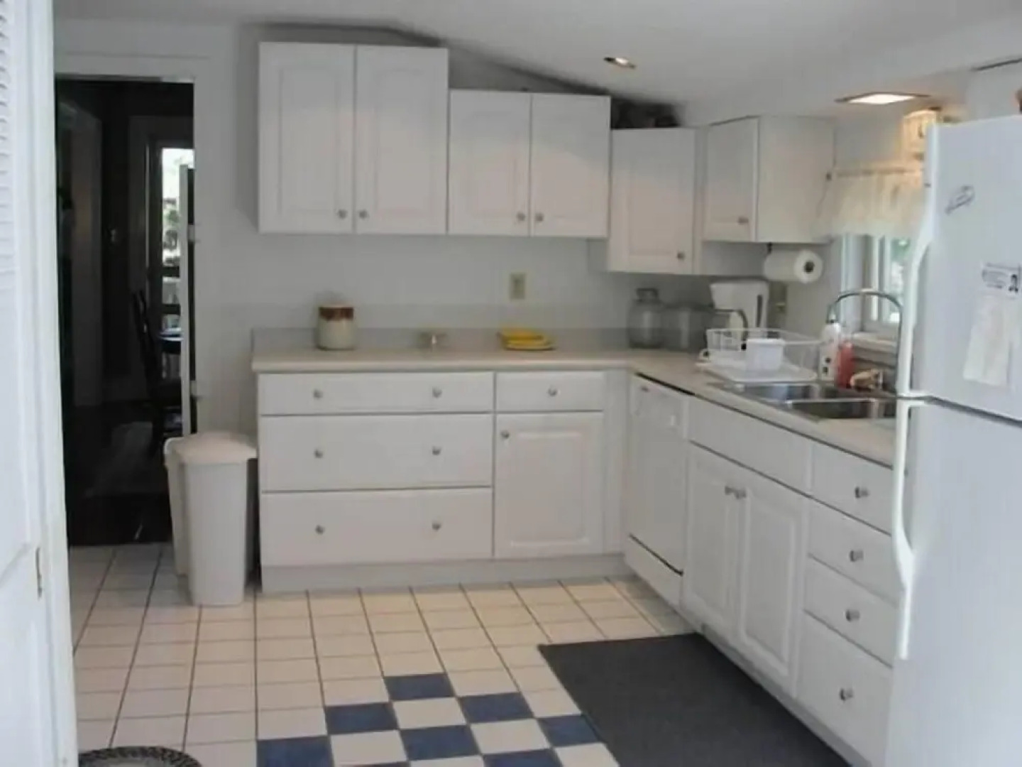 5449 Emerald 5 Bedroom Home by RedAwning