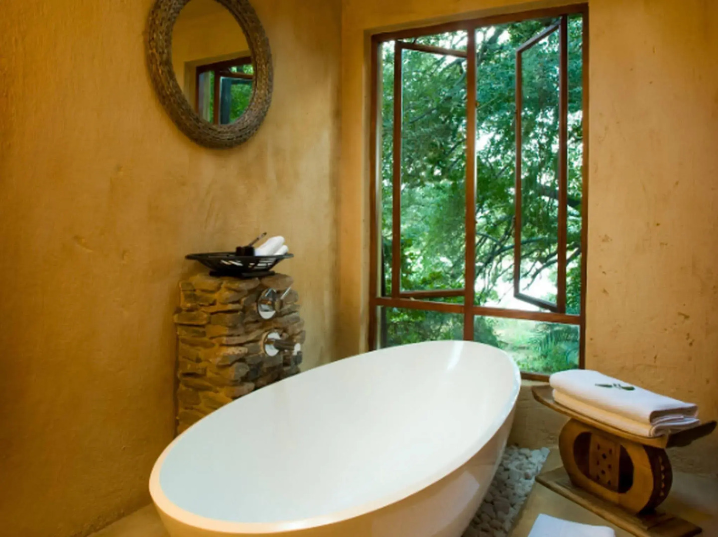 Pondoro Game Lodge  - Open to Kruger Park