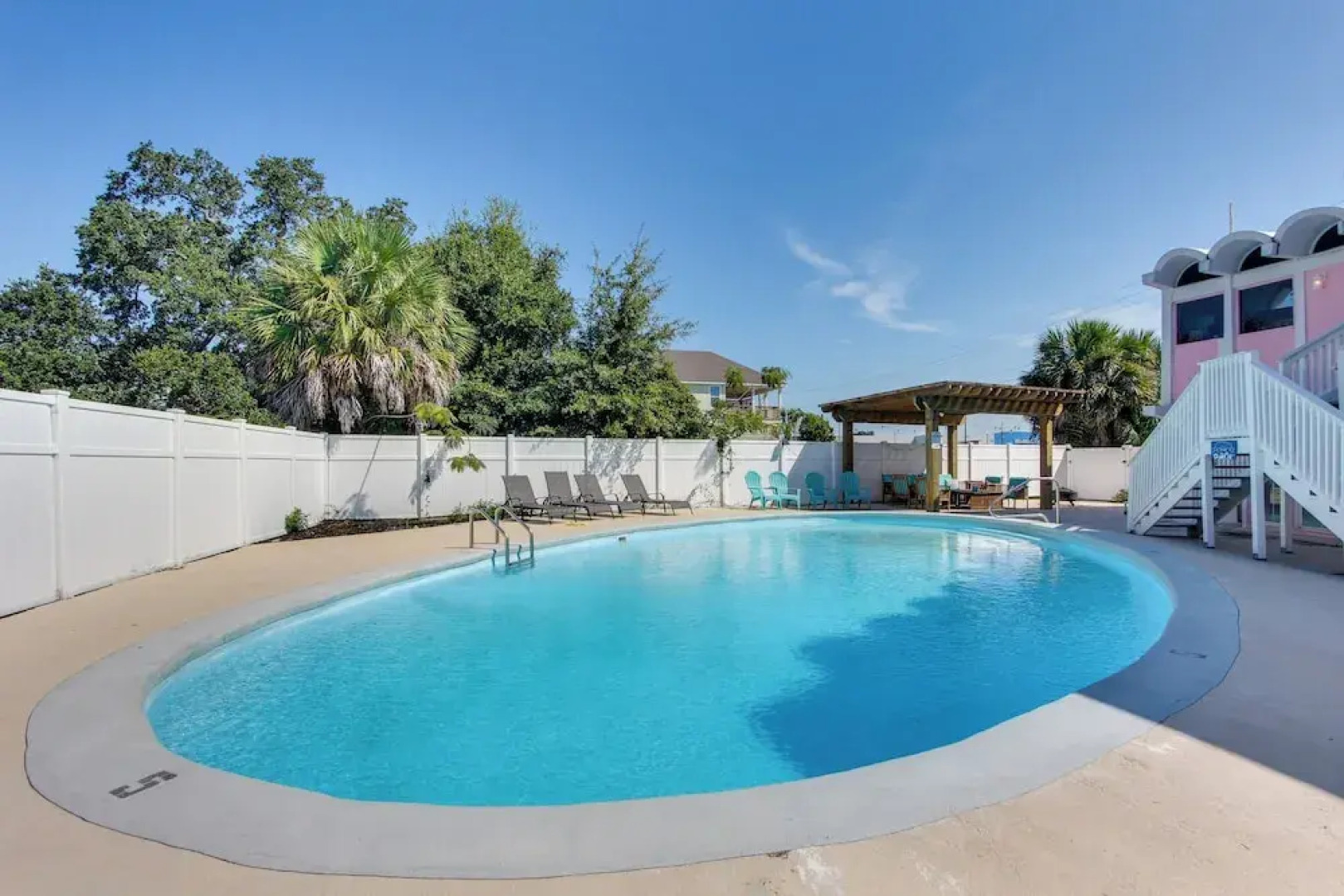 Walk to Beach: Unique Family Gem in Pass Christian