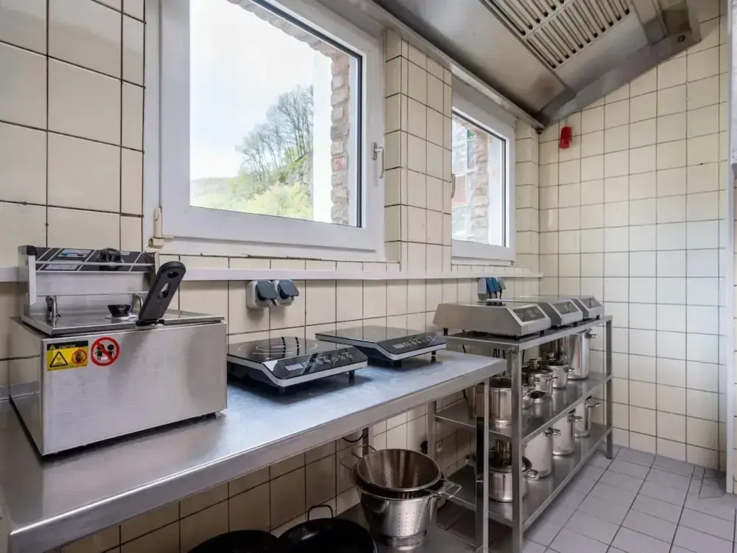 Grosse Gruppenunterkunft im Nationalpark Eifel mit Bar und Terrasse