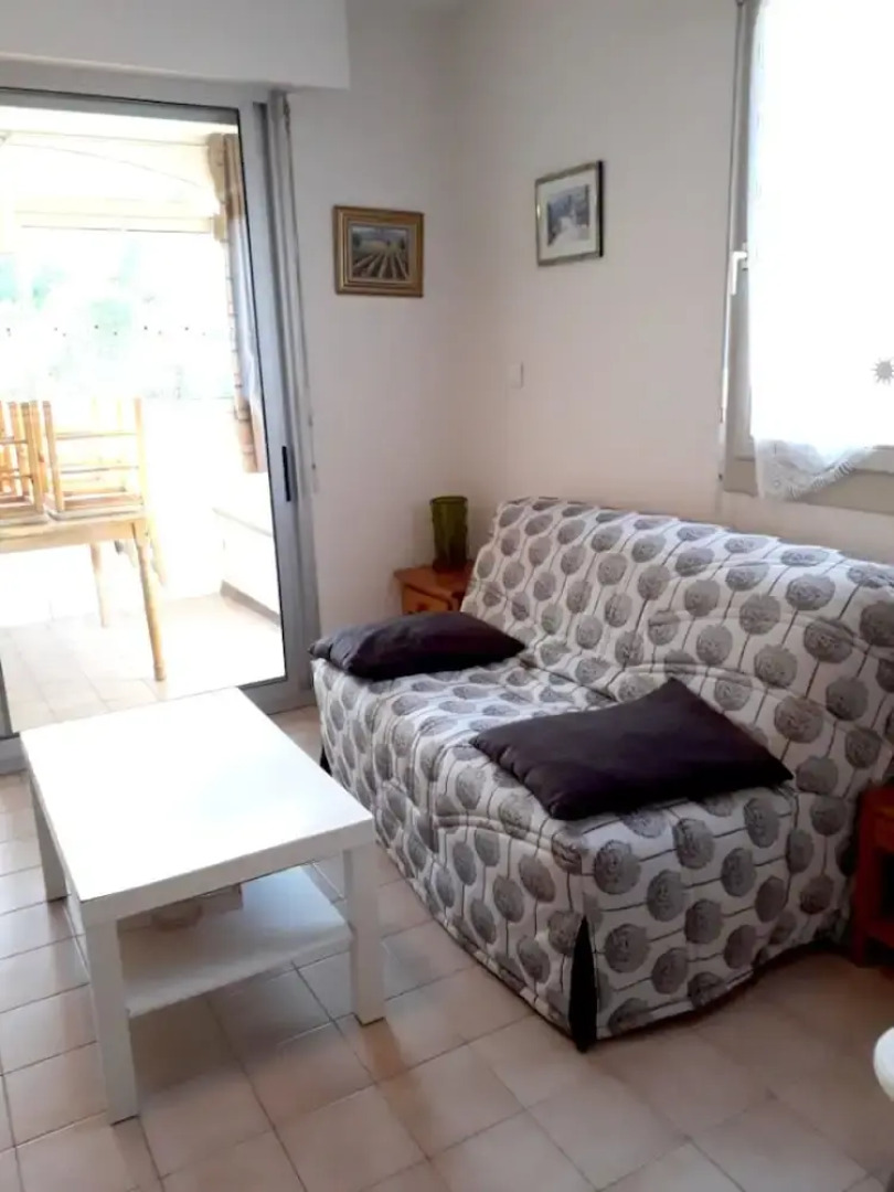 Studio in Sanary-sur-mer, With Wonderful Mountain View - 1 km From the Beach