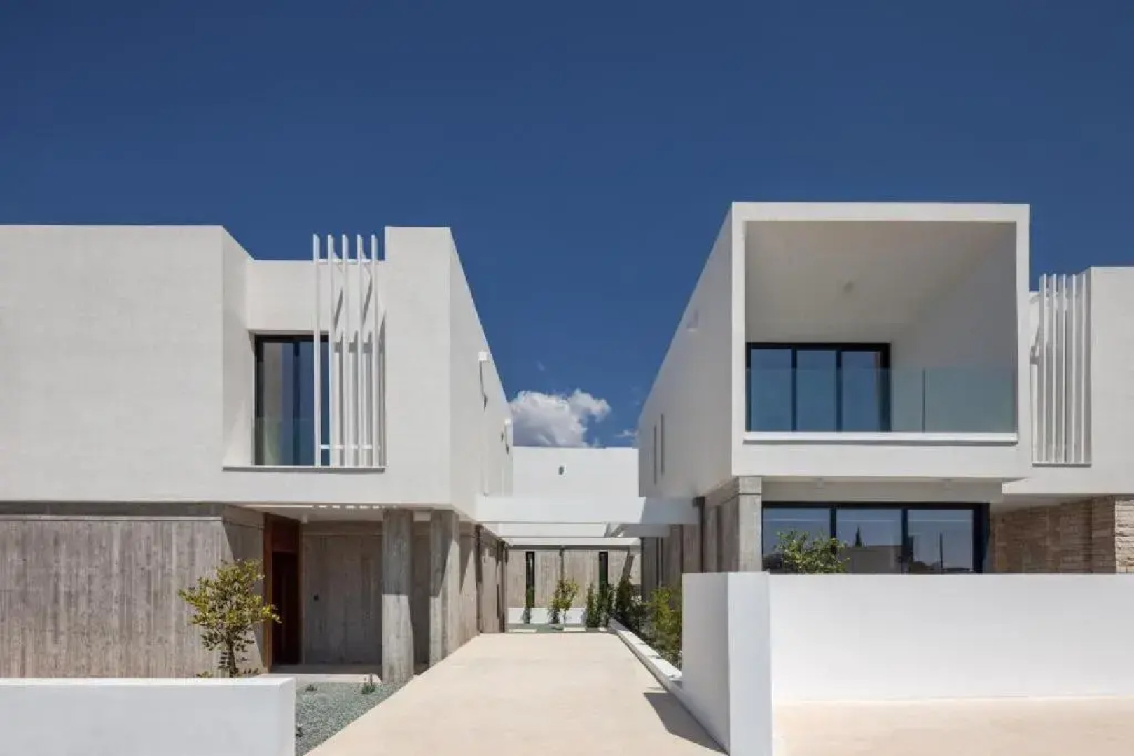 Avalon 1 Villa 6 communal pool