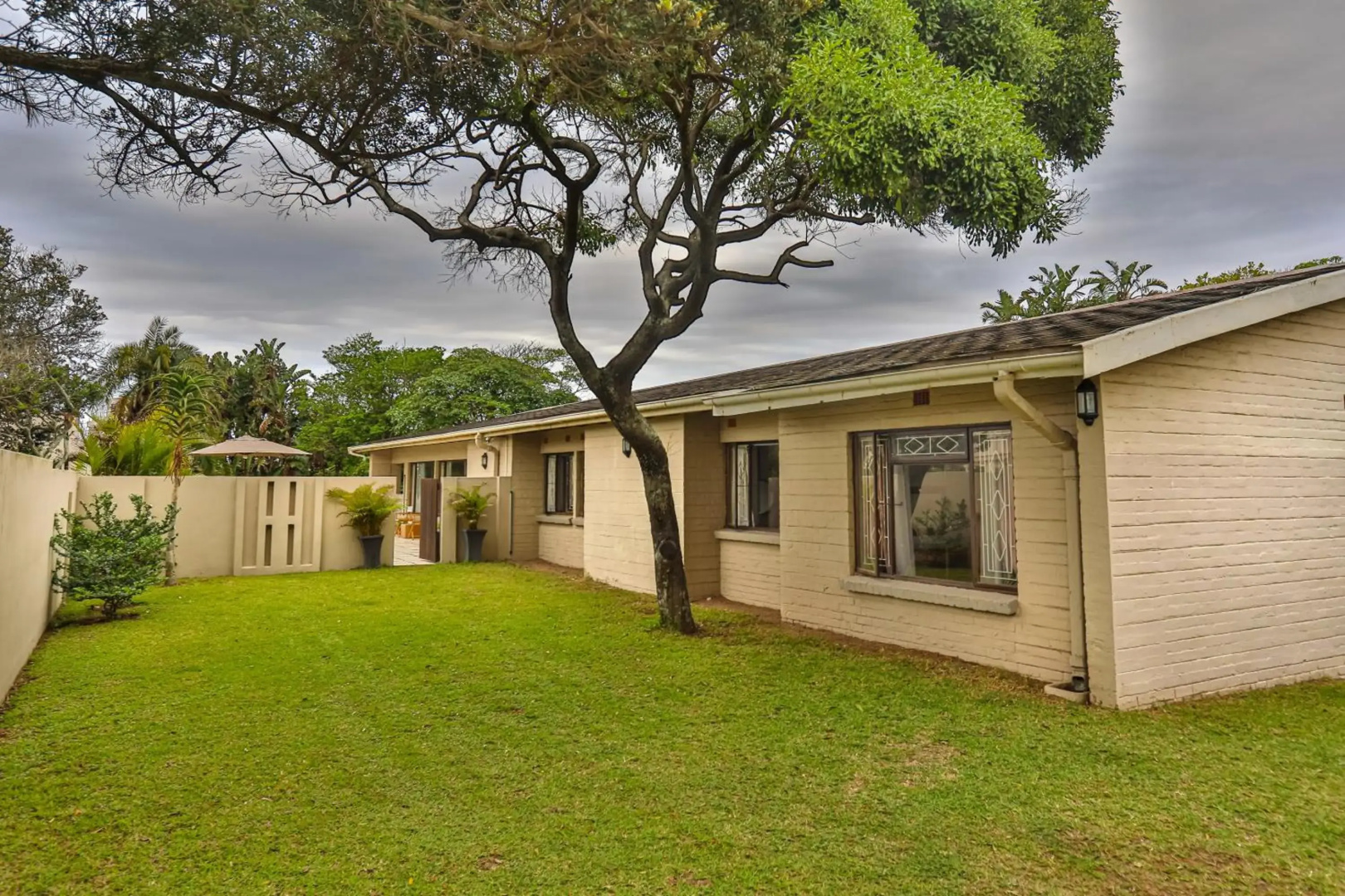 One Jack Powell House- Classic family home steps away from the beach