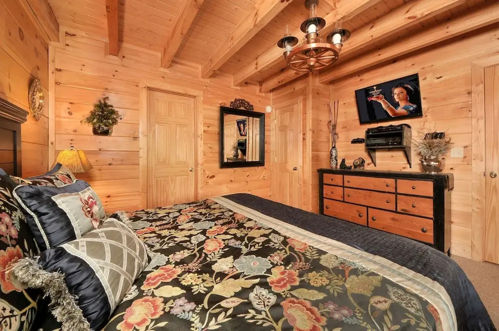 Hakuna Matata - 2 Br cabin by RedAwning