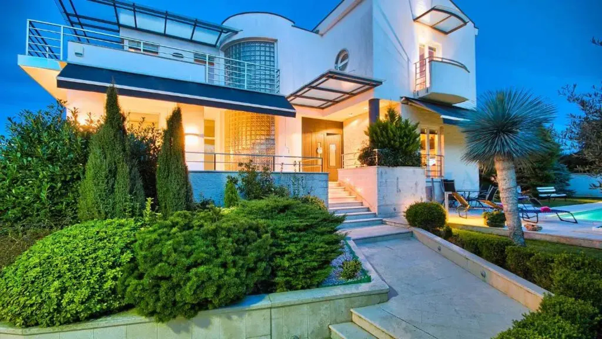 Luxury villa Nicol with pool and sea view 300m from the beach