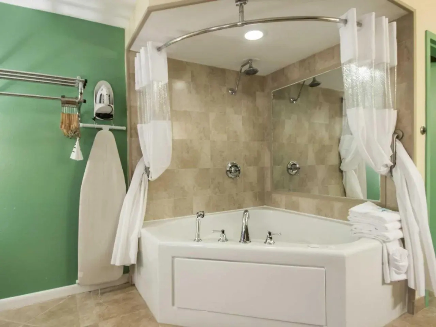Rodeway Inn & Suites Fort Lauderdale Airport / Cruise Port