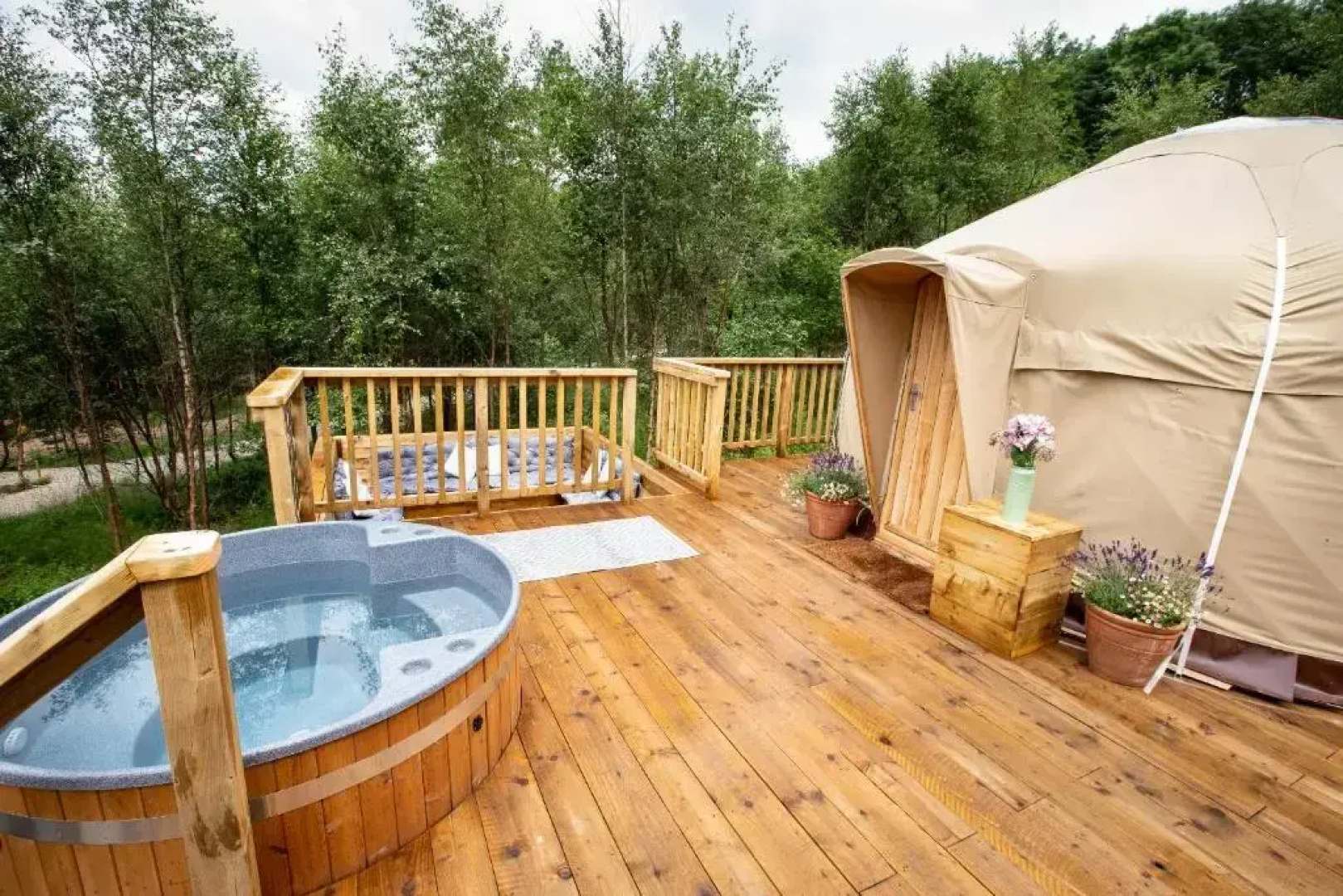 Yurtshire Eavestone Lake
