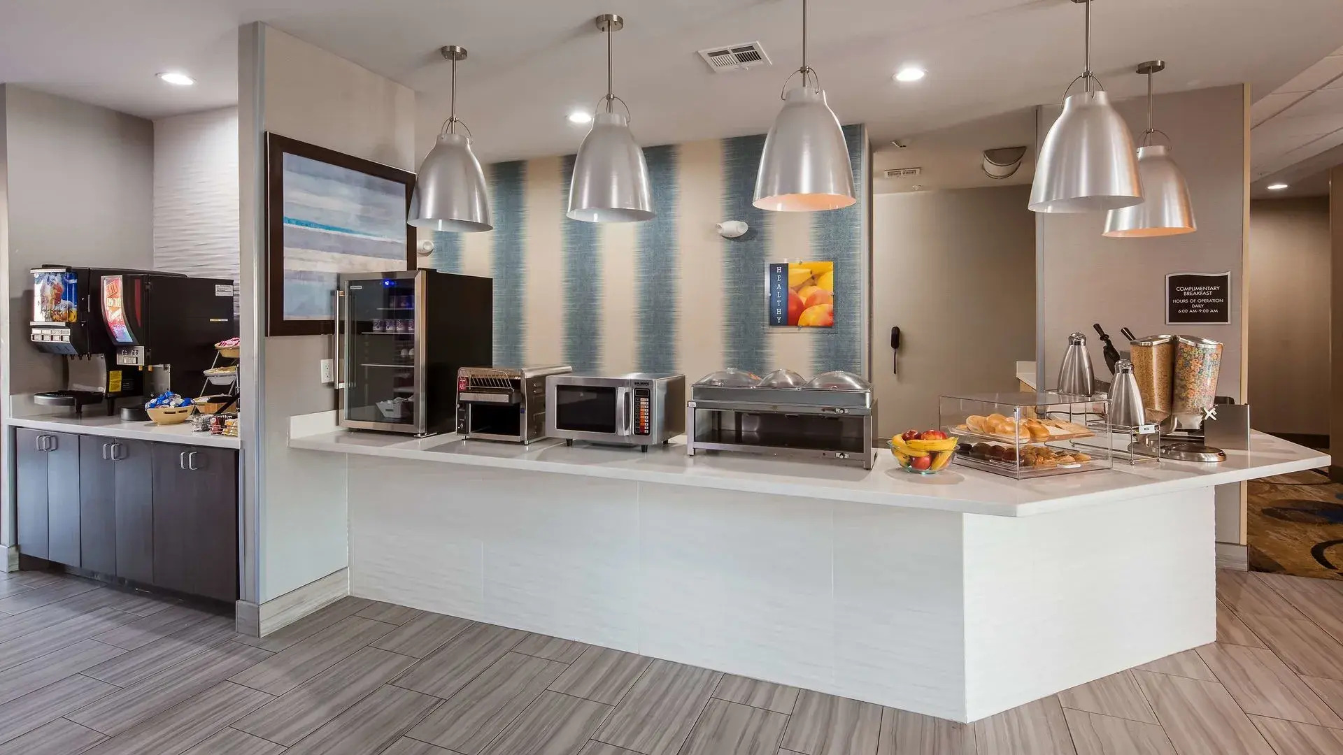 Del-Mar Airport Inn & Suites