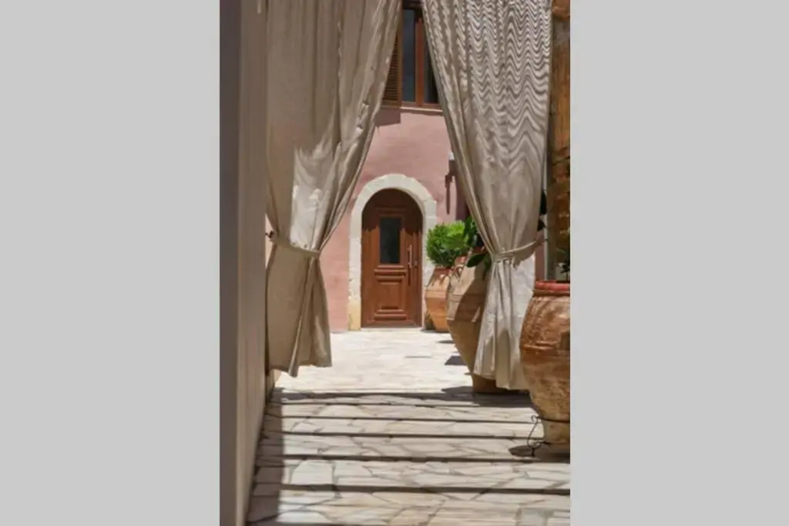 Stone Villa with swimming pool-BBQ!