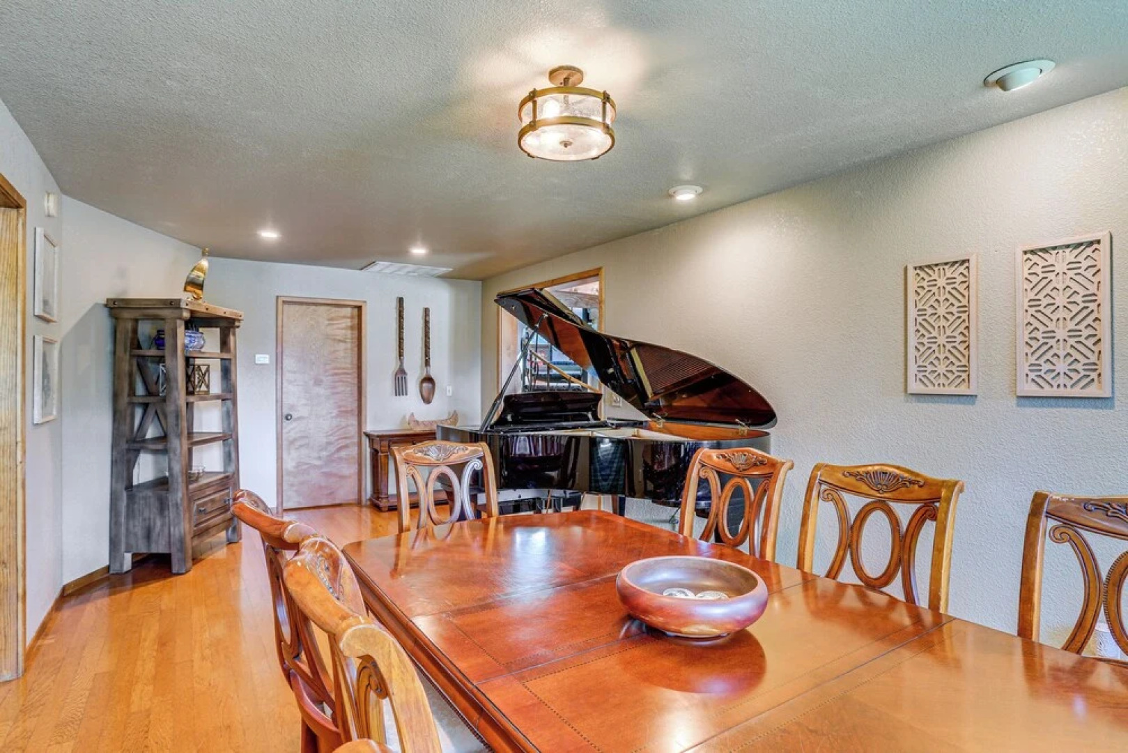 Spacious Retreat w/ Backyard: 1 Mi to Lake Almanor