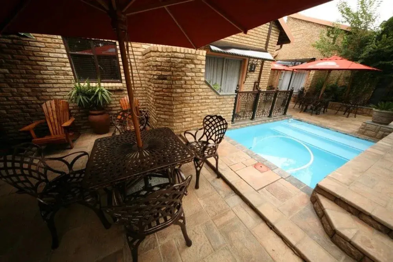 Le Cozmo Guest House