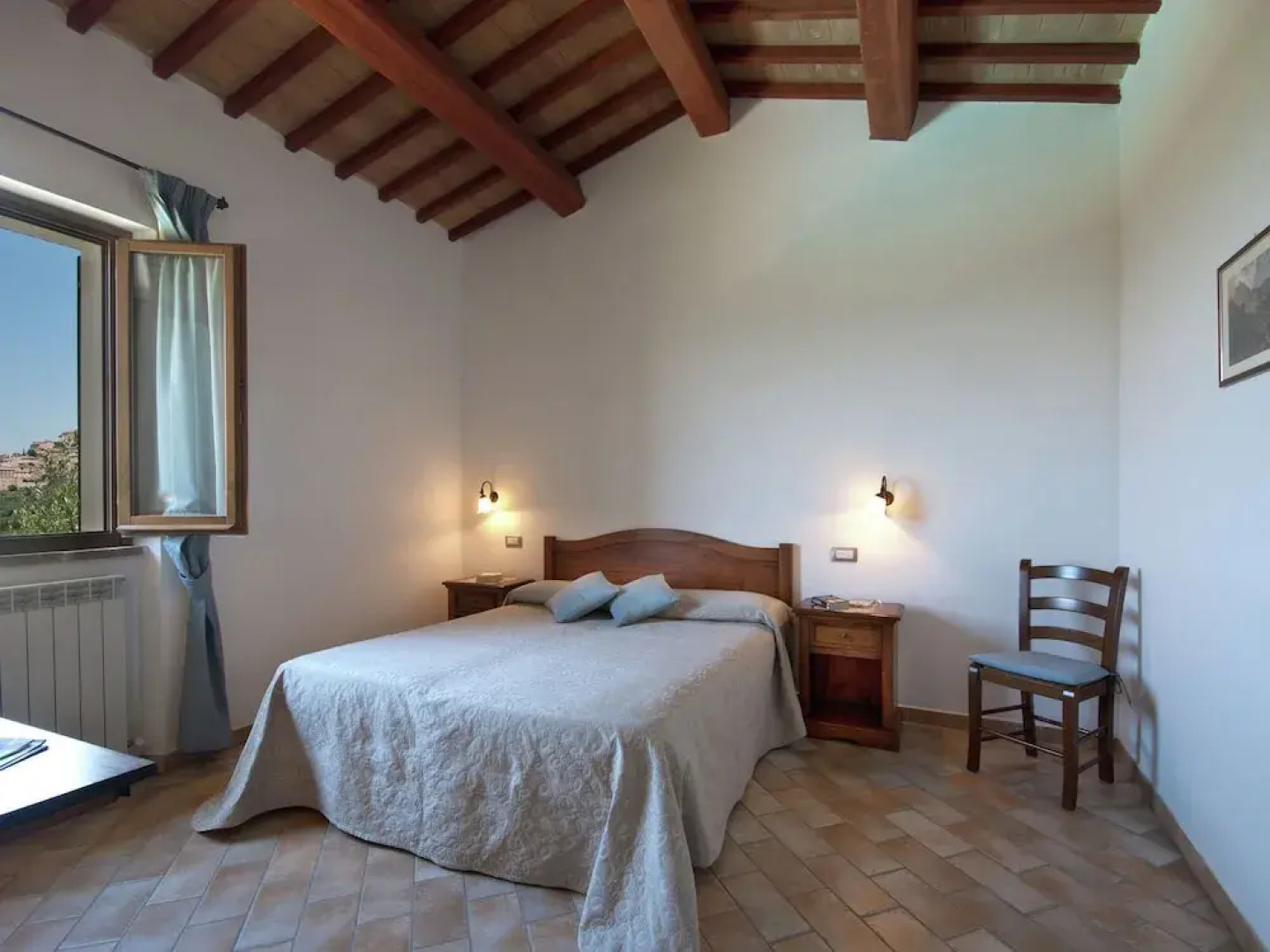 Spacious Farmhouse in Trevi With Swimming Pool