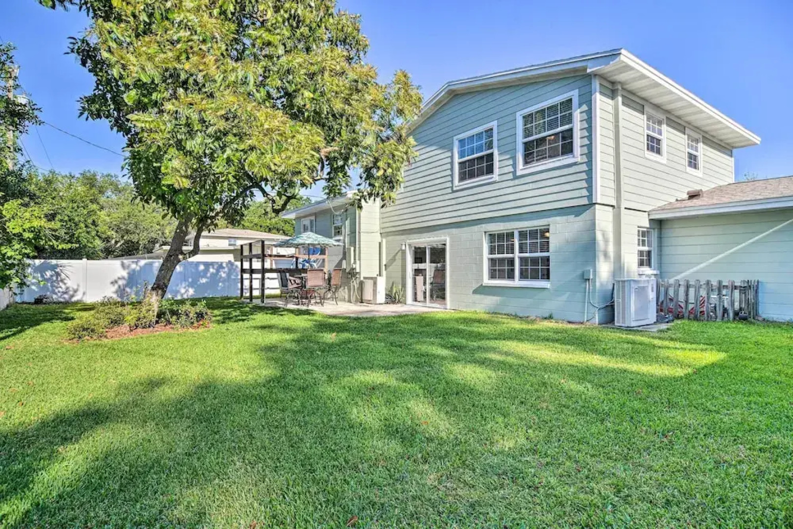 Seminole Home: 1 Mi to Indian Shores Beach!