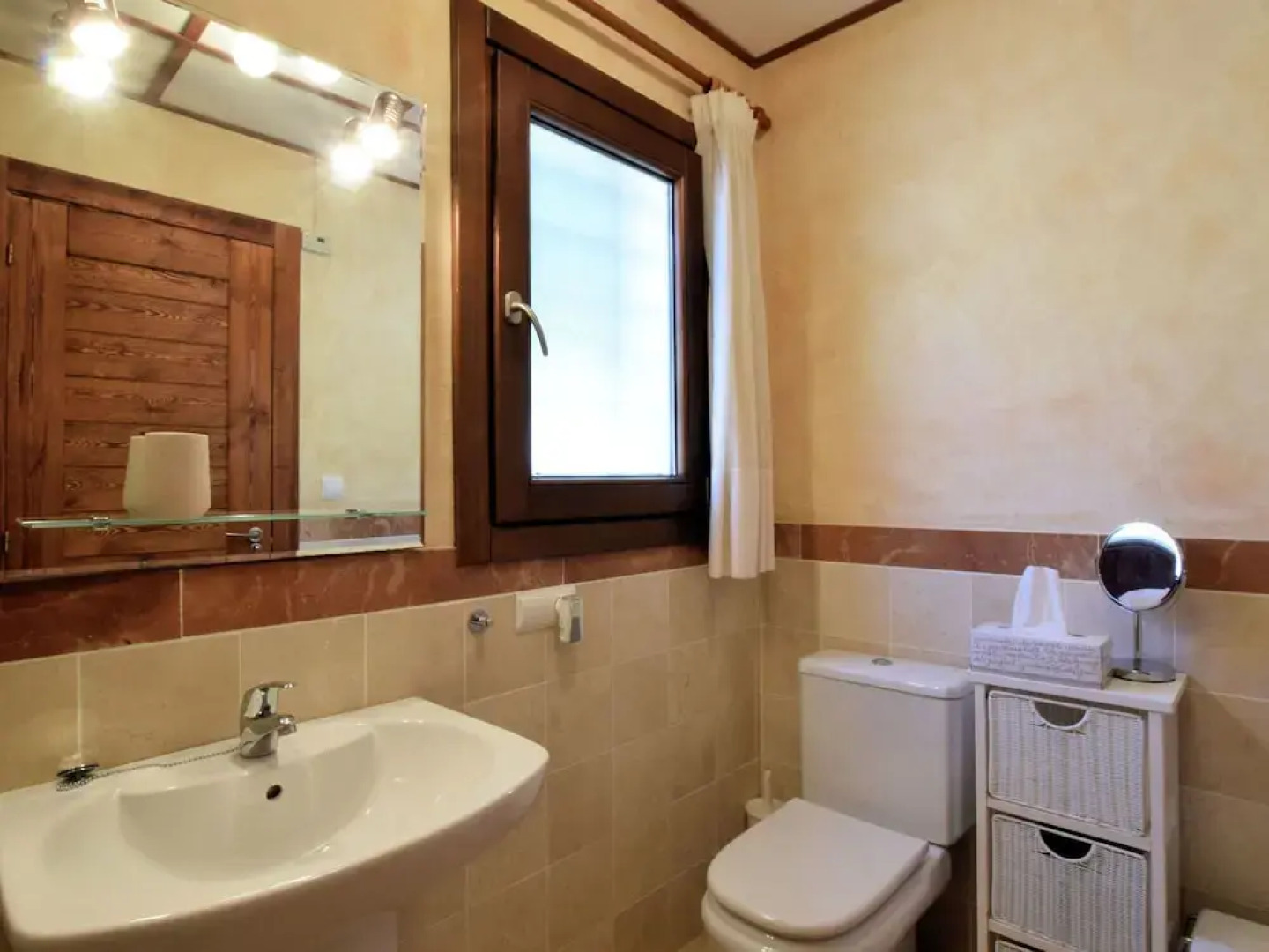 Luxurious Villa With Private Pool, Easily Accessible, in Spectacular Scenery