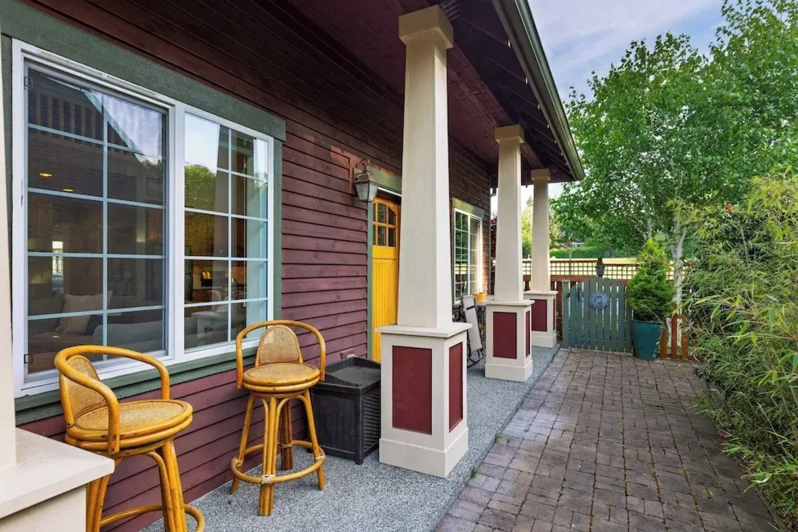 Sunny Backyard, Fireplace, Coastal Access in Peaceful Neighborhood Near Shopping