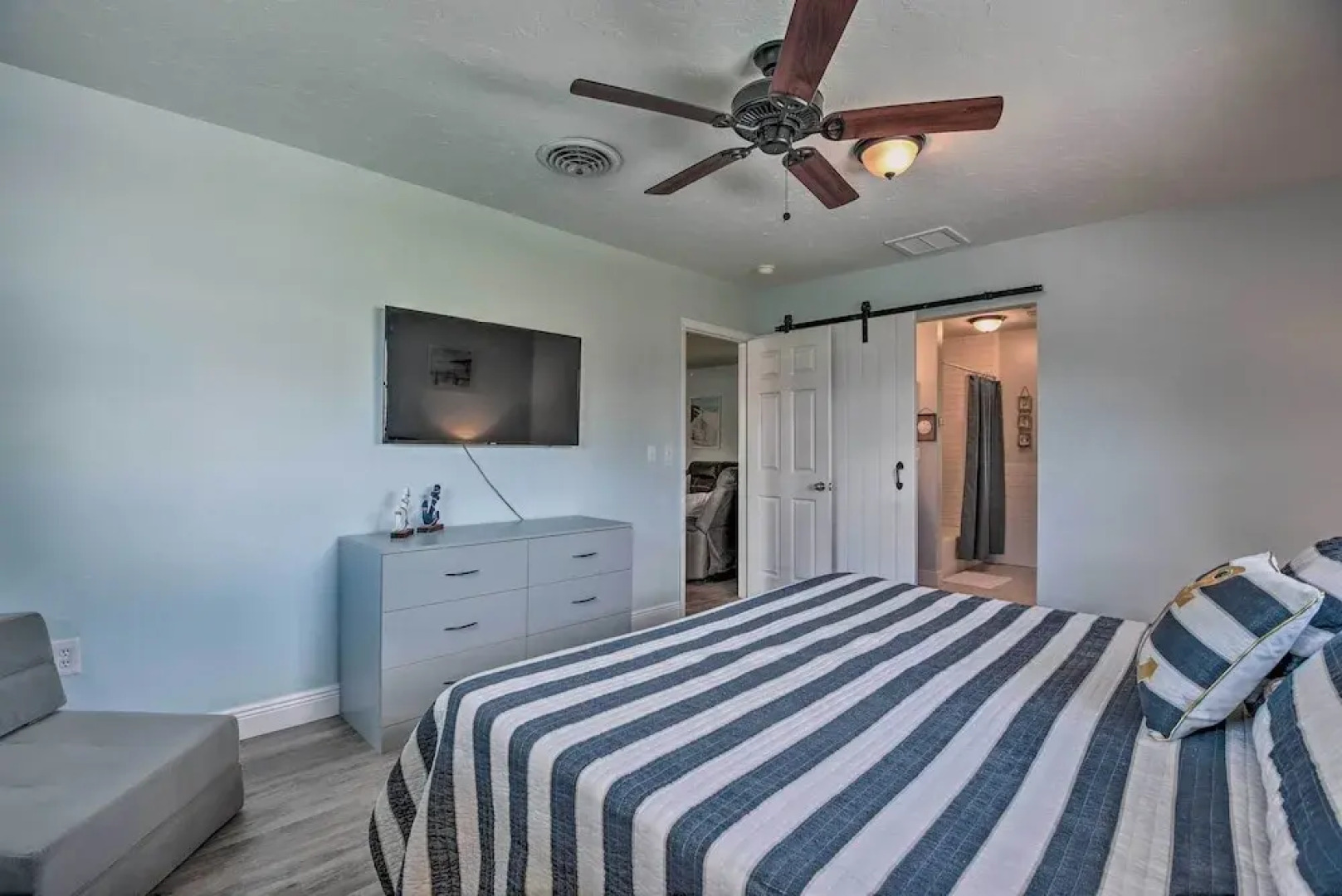 Waterfront Nokomis Escape w/ Dock, Kayaks & Bikes!