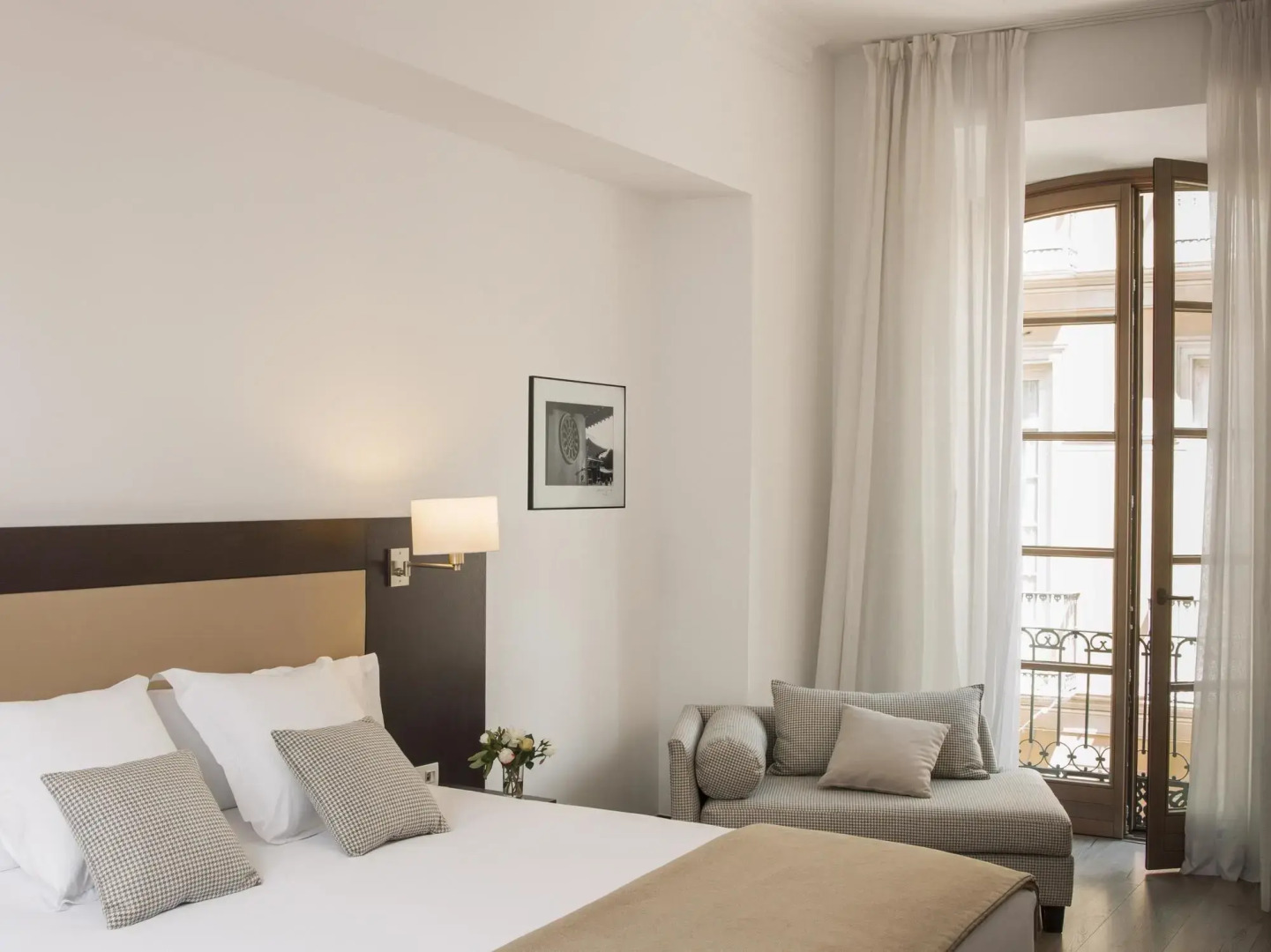 Отель Molina Lario