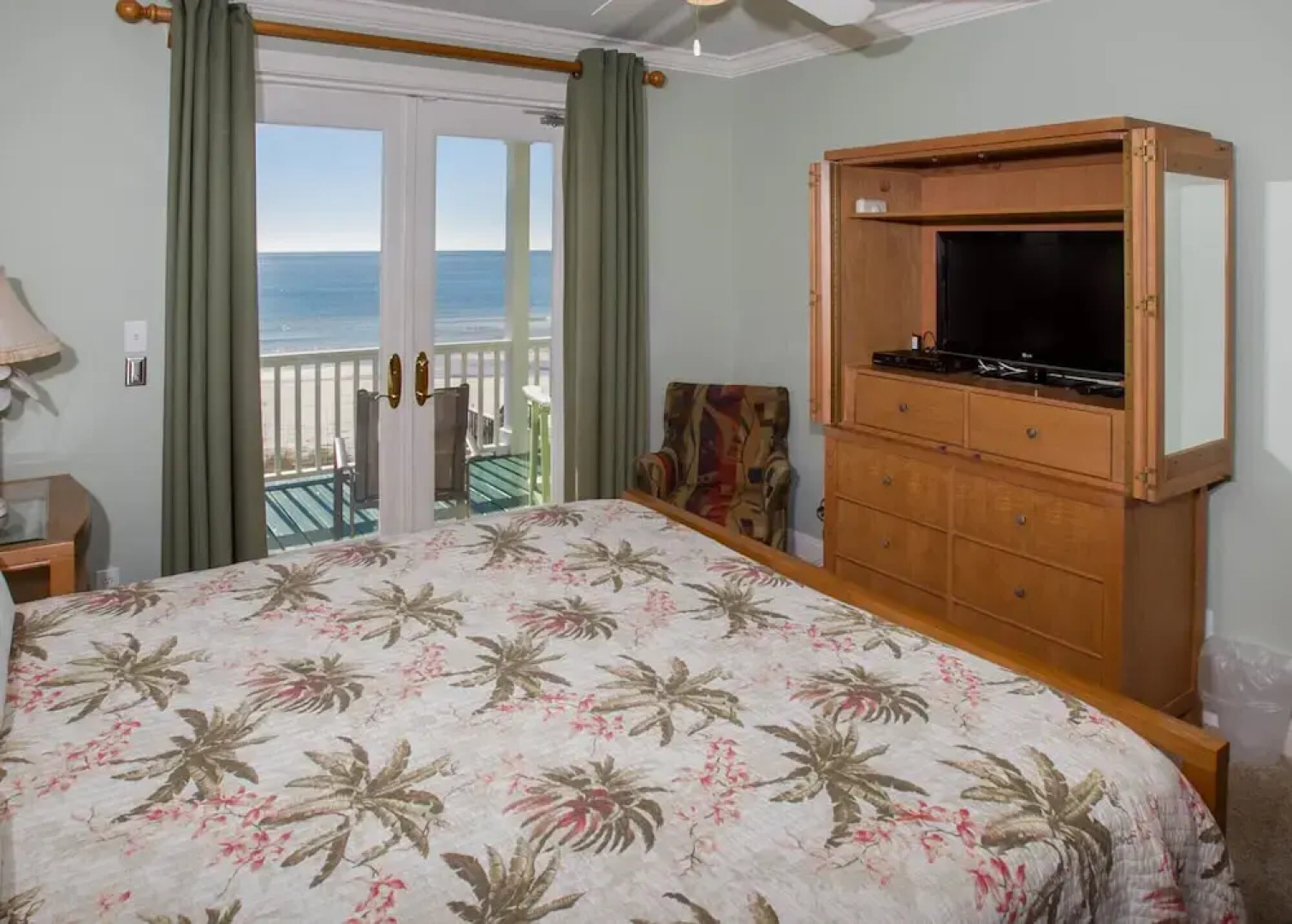 Serenity on the Shore 5 Bedrooms 4.5 Bathrooms Home